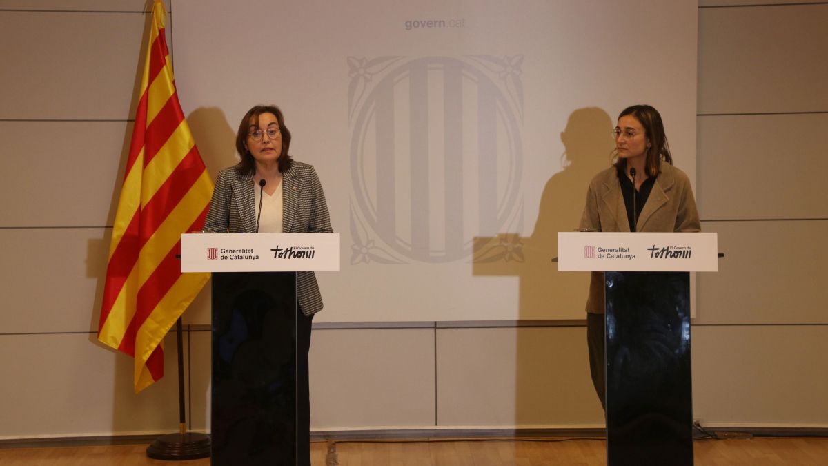 La consellera de Territori, Sílvia Paneque; compareix acompanyada de la directora del Servei Meteorològic de Catalunya, Sarai Sarroca