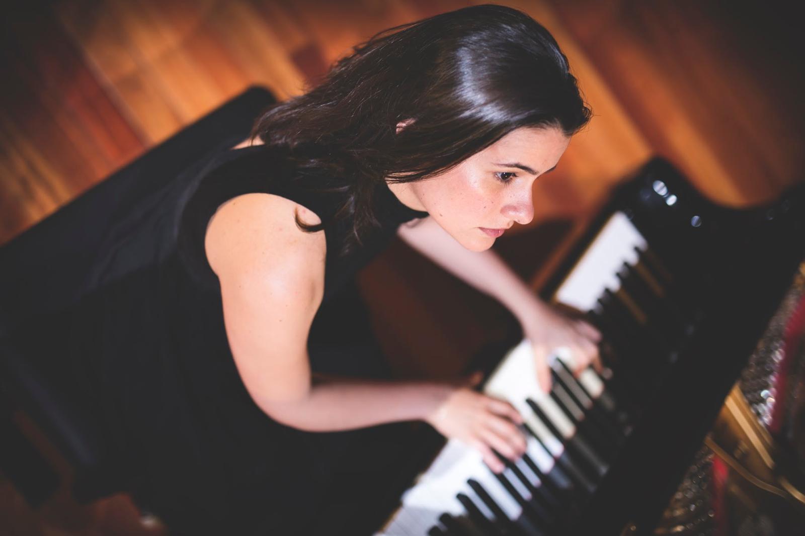 Karla Martínez piano