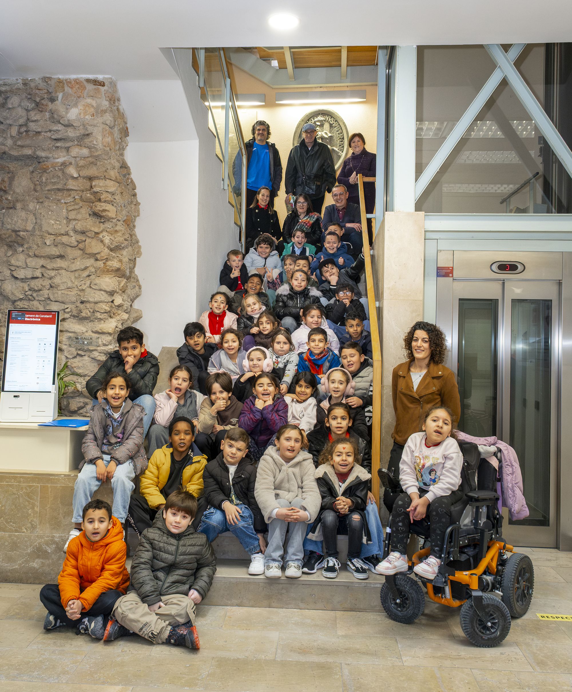 L’alumnat de 2n de primària de l’escola Mossèn Ramon Bergadà visita l’Ajuntament de Constantí 1