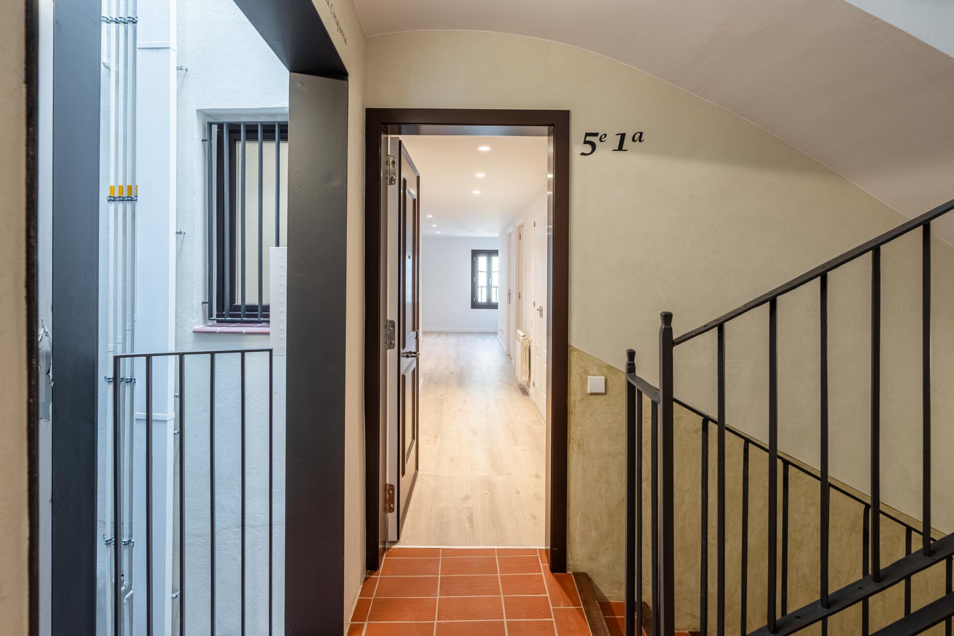 Barcelona lliura les claus de 19 pisos de lloguer assequible del carrer d’En Robador, al barri del Raval 1