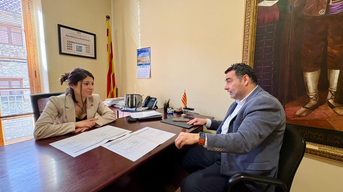 El vicepresident de la Diputació de Lleida, Agustí Jiménez, i l'alcaldessa d'Almatret, Jennifer Nadal