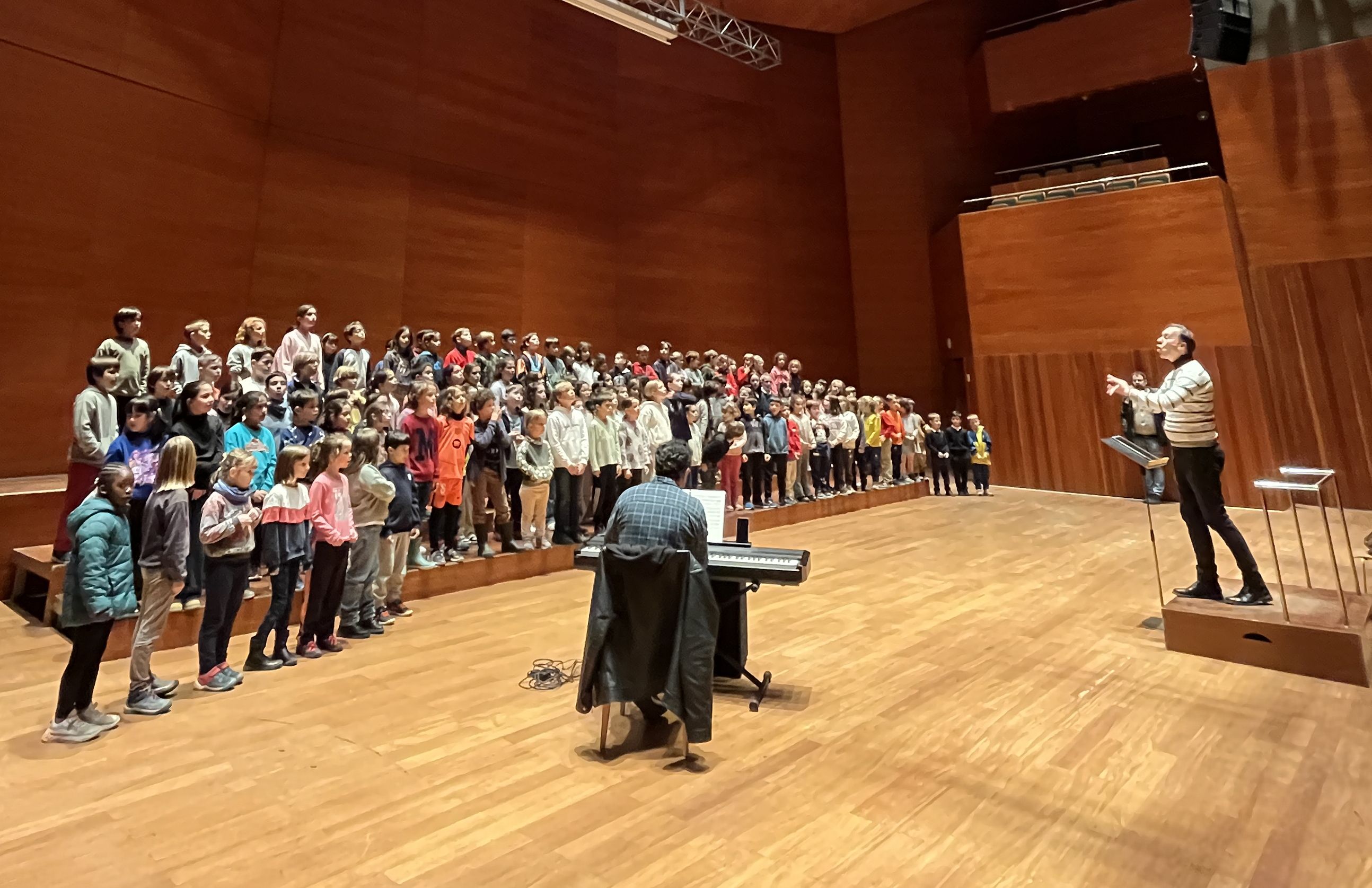 Assaig de la cantata "La Nit del Set" per al concert de cloenda de divendres dia 6 de la Setmana Cultural del Conservatori Ricard Viñes i l’Escola Municipal de Música de Lleida.