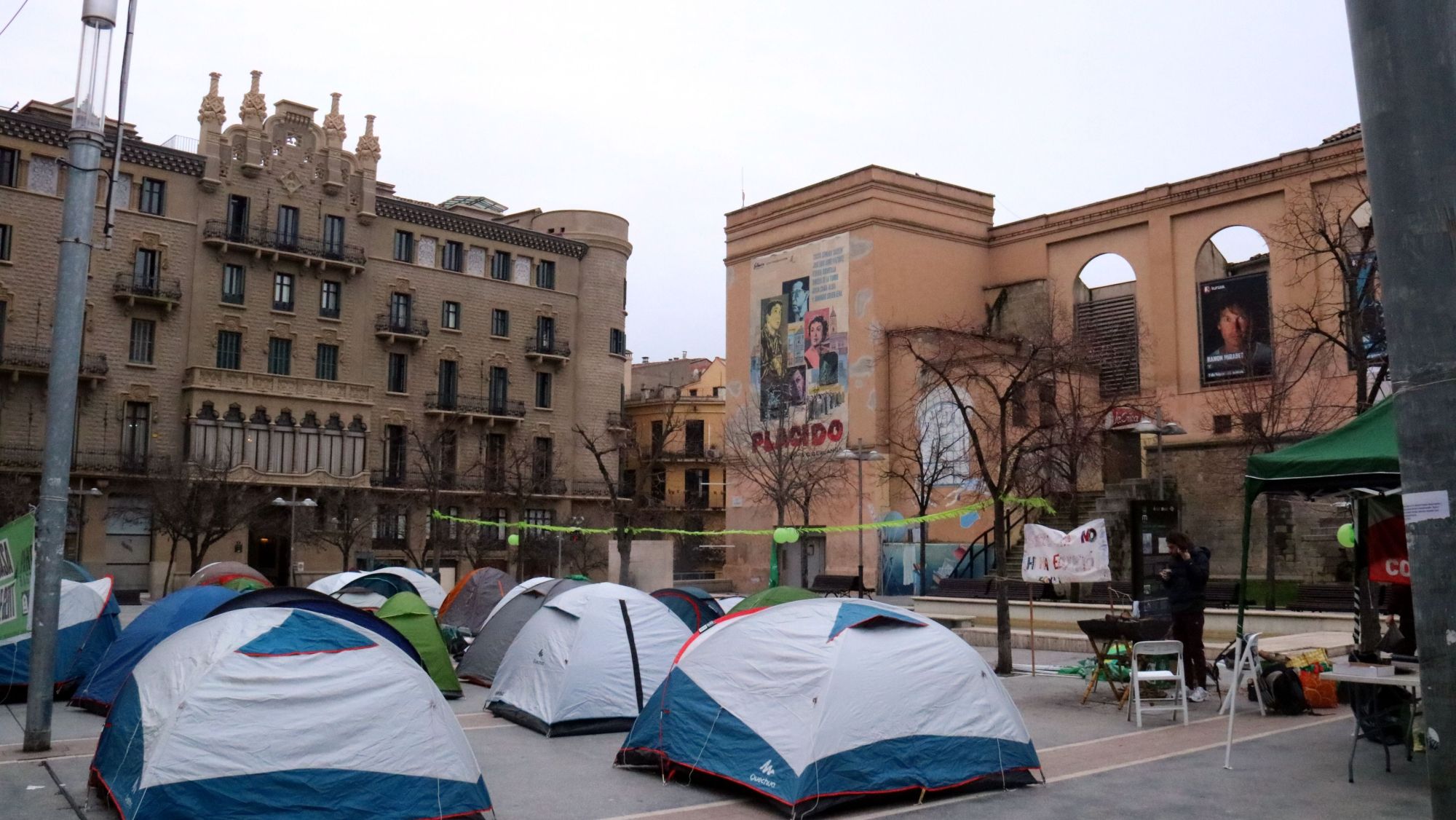Tendes a la plaça Sant Domènec de Manresa