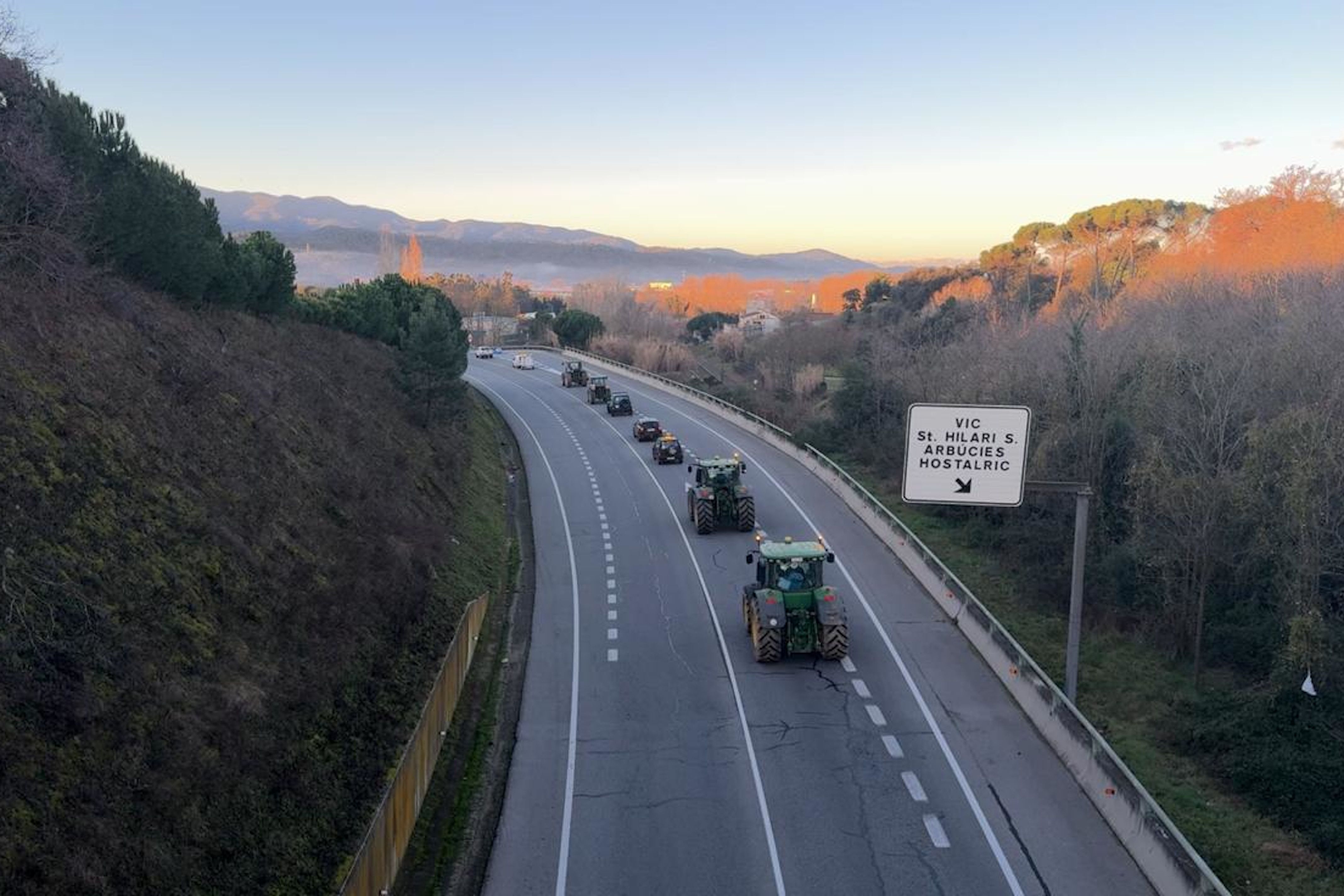 Els tractors gironins arribant a Hostalric
