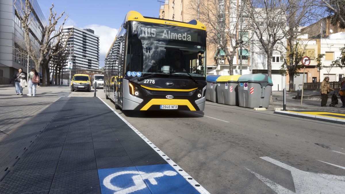 Nova línia de bus metropolità M15 entre Cornellà, l'Hospitalet i la Diagonal de Barcelona 3