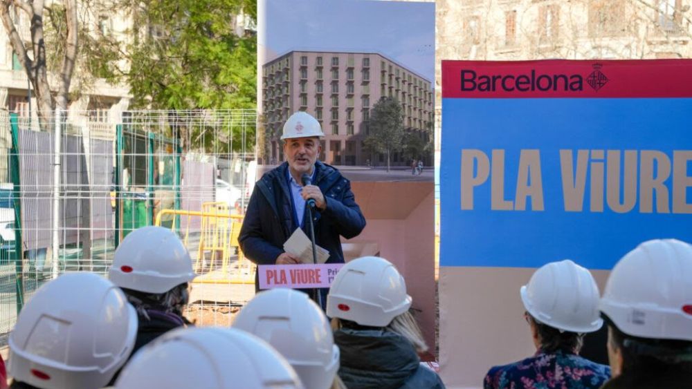 Jaume Collboni a la primera pedra del nou CAP Fort Pienc i 64 pisos dotacionals a la Gran Via