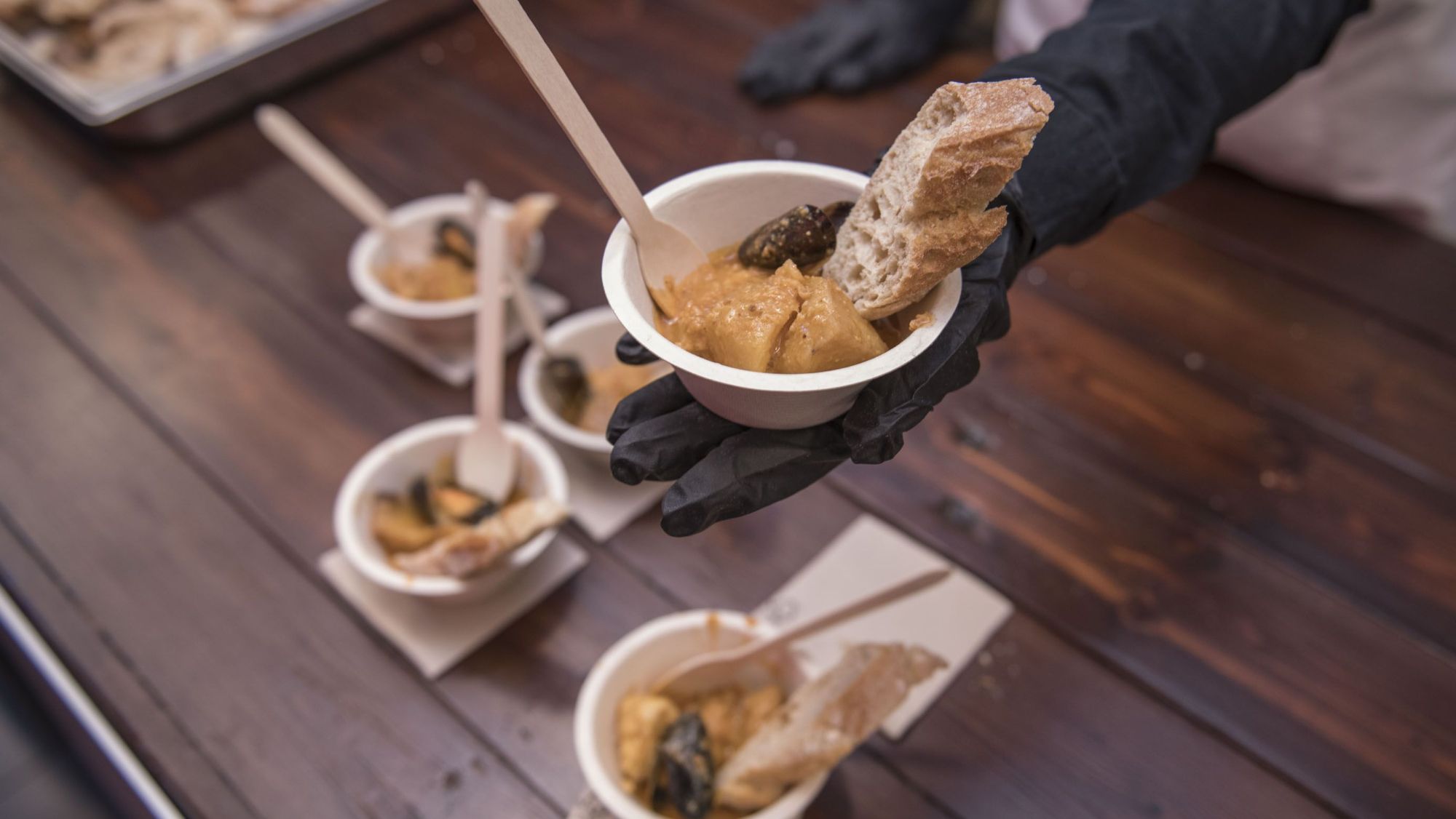 Tarragona encén la prèvia dels Sols Repsol 2026 amb 600 racions de romesquet de peix al Mercat Central 3