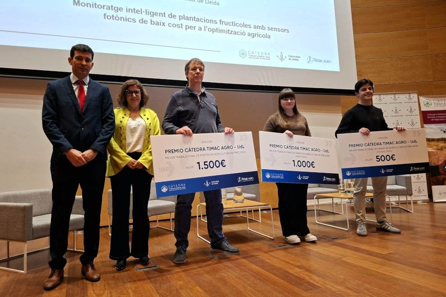 Dos dels guardonats amb el tutor d'un dels treballs premiats i els representants  de la UdL i Timac AGRO Espanya | FOTO: Càtedra Timac AGRO-UdL