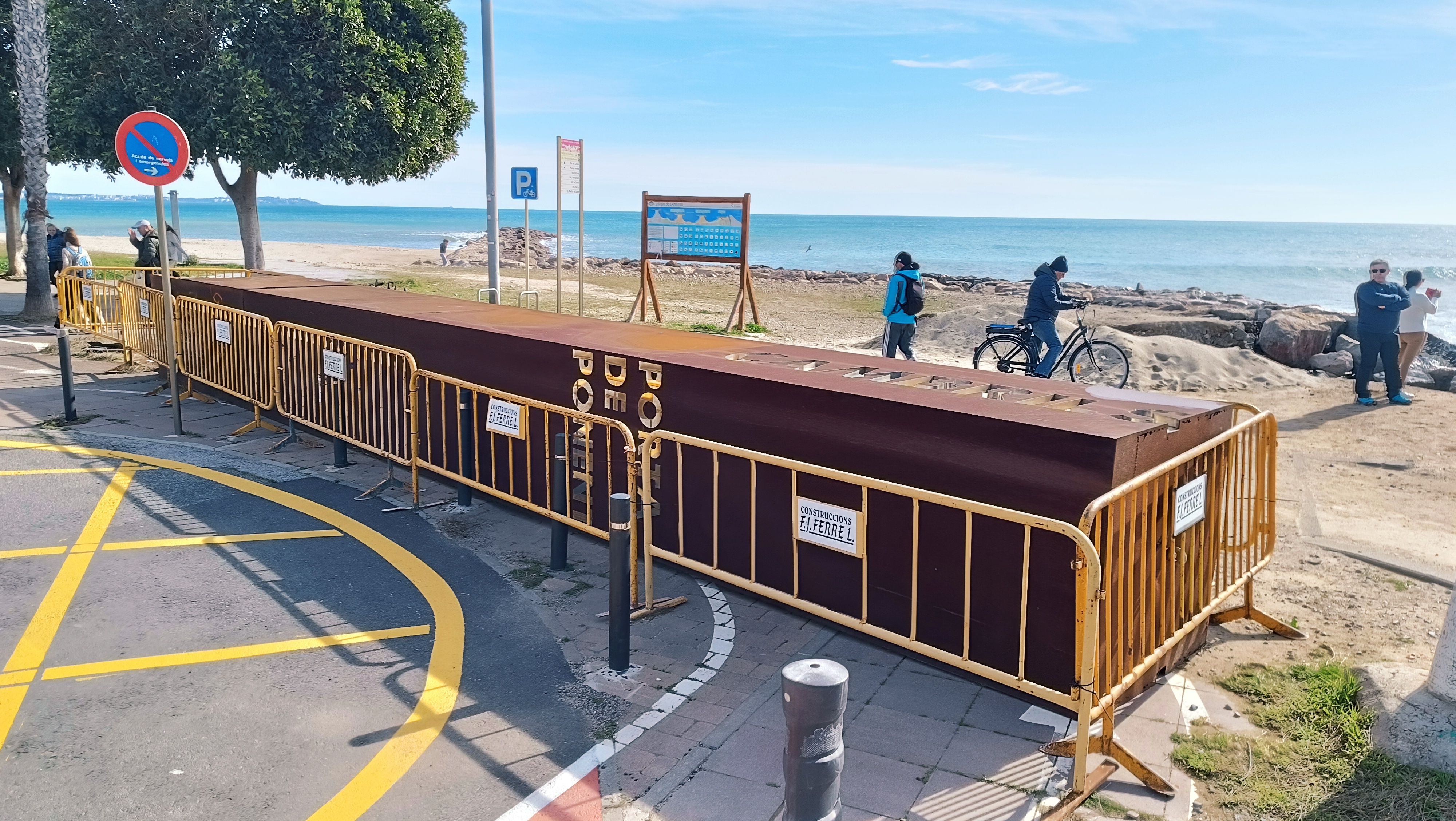 Cau la “Porta de Ponent” de Cambrils després de dies de ventades fortes | FOTO: Jordi Sanvisens