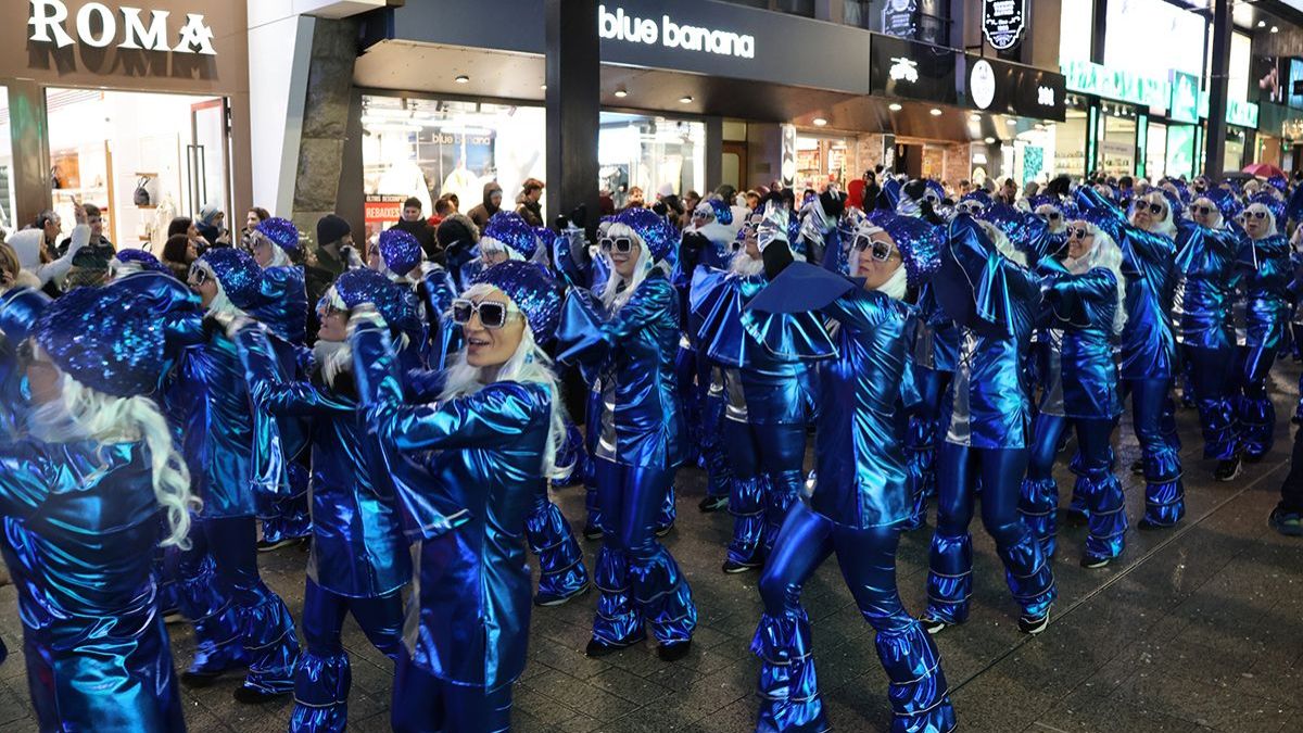 La comparsa d'ABBA de la rua de Carnaval d'Andorra la Vella i Escaldes Engordany