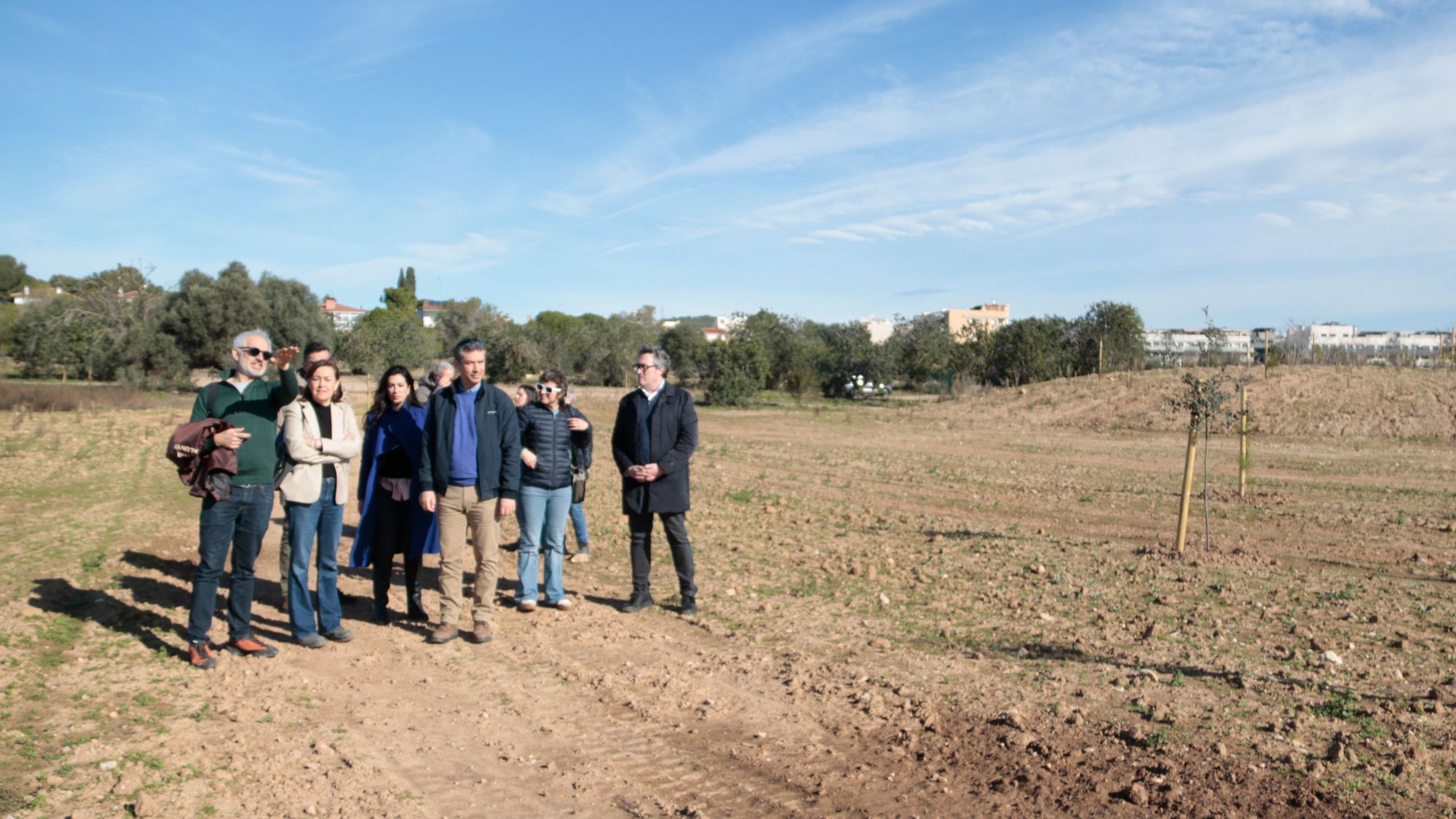 La consellera de Territori, Sílvia Paneque, en una visita a la zona de les Madrigueres del Vendrell (2)