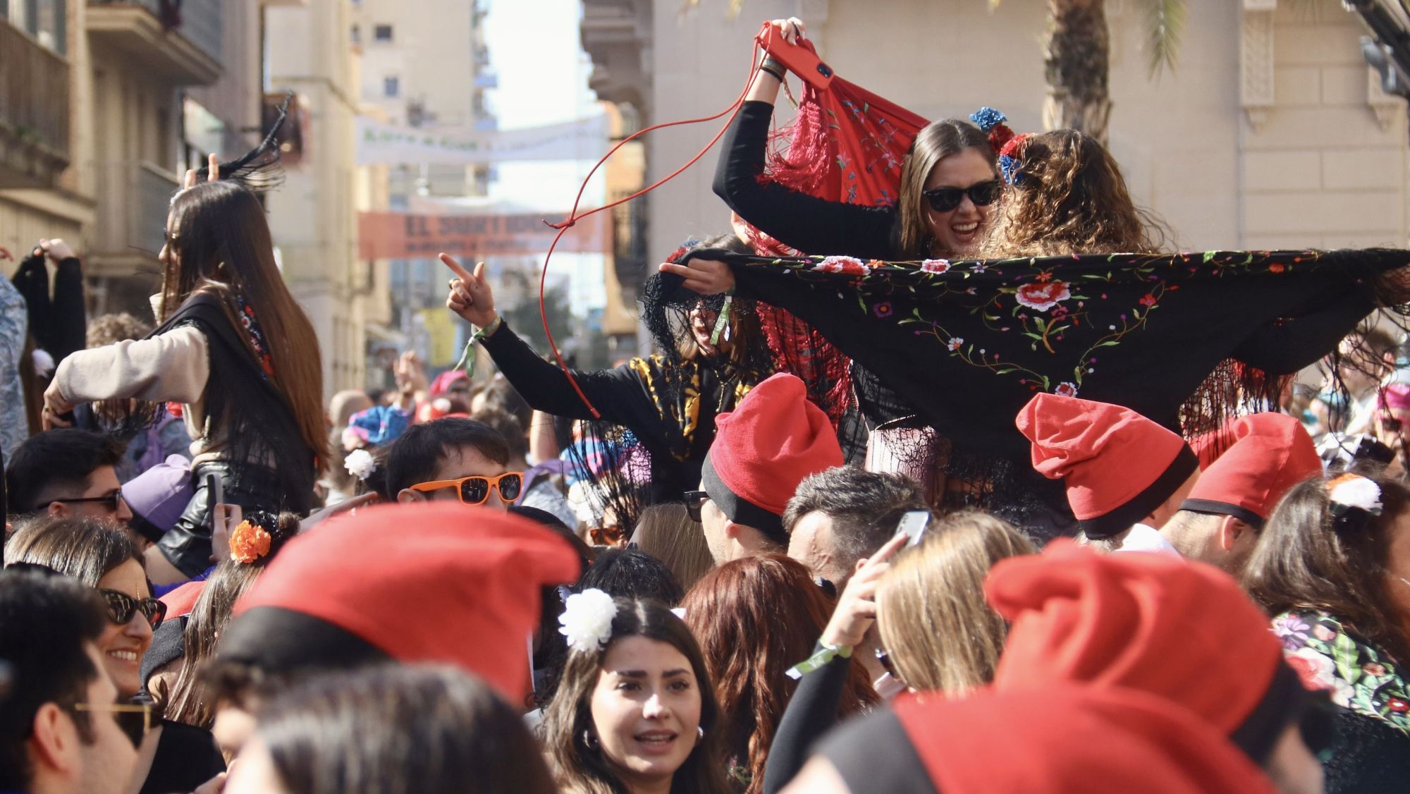Disbauxa durant el Diumenge de Comparses a Vilanova i la Geltrú.