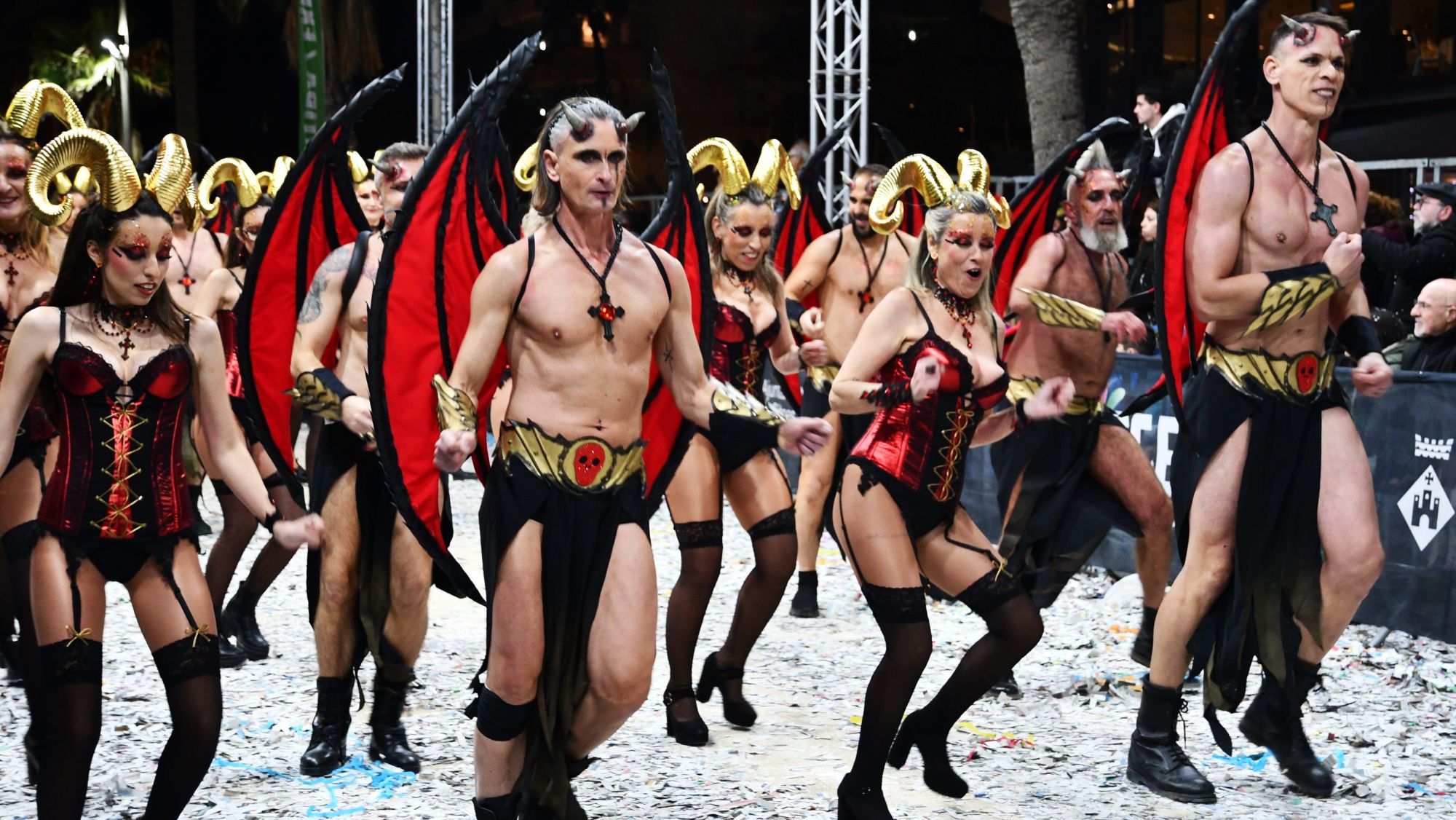 La Rua de la Disbauxa lidera el Carnaval de Sitges amb una participació rècord 3
