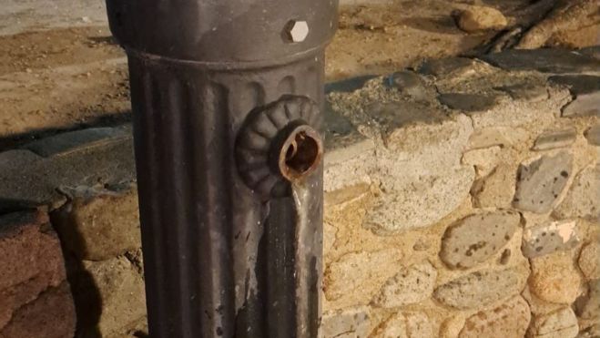 VIA PÚBLICA   Aquesta nit s’han sostret les aixetes d’aproximadament quinze fonts del municipi.  (1)