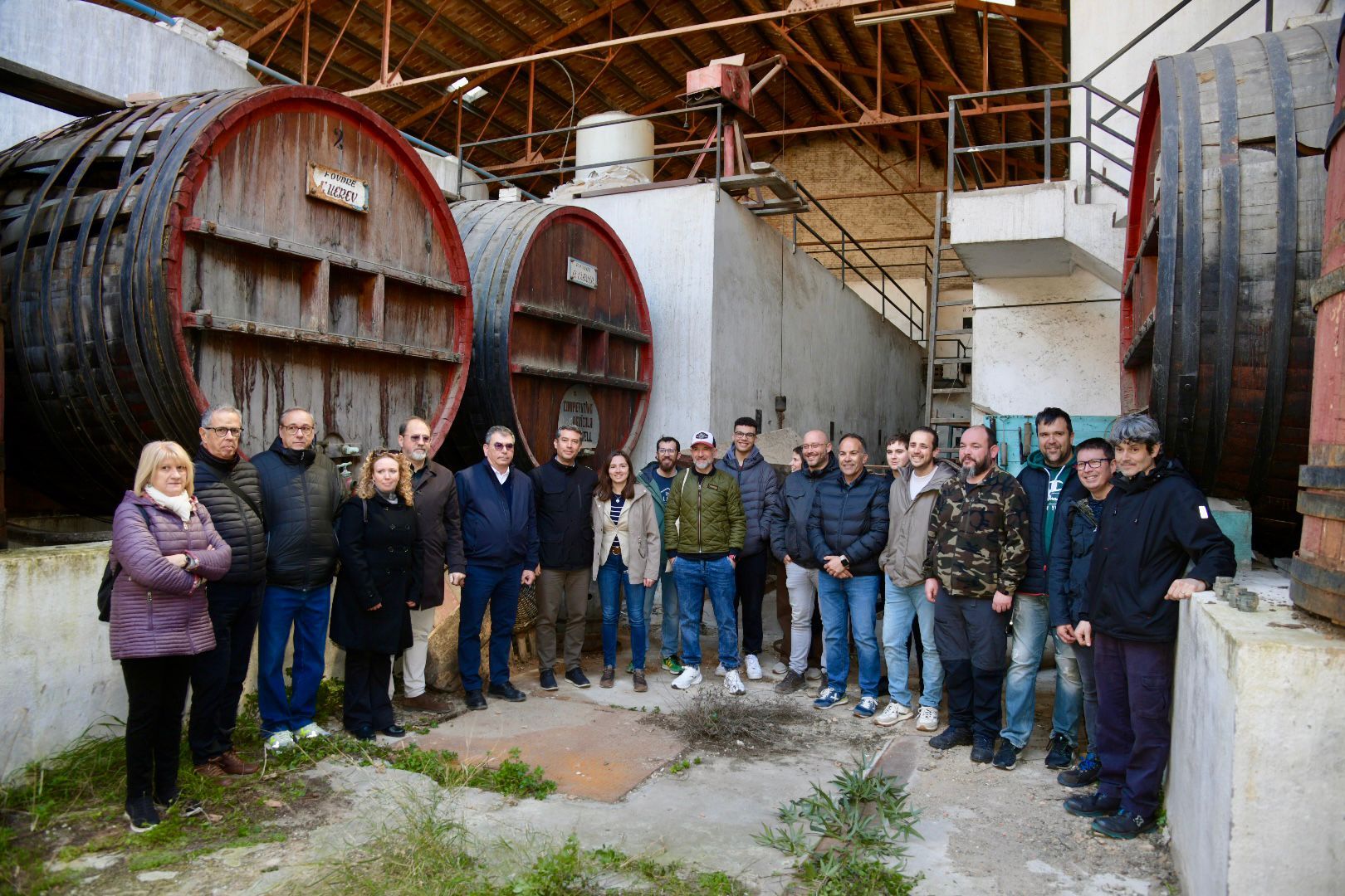02 19 Cooperativa Agricola El Vendrell foto de grup amb entitats cultura popular
