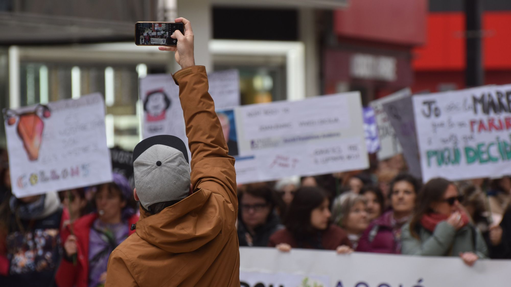 Prop de 200 persones reclamen el dret a l’avortament a Andorra pel 8 M