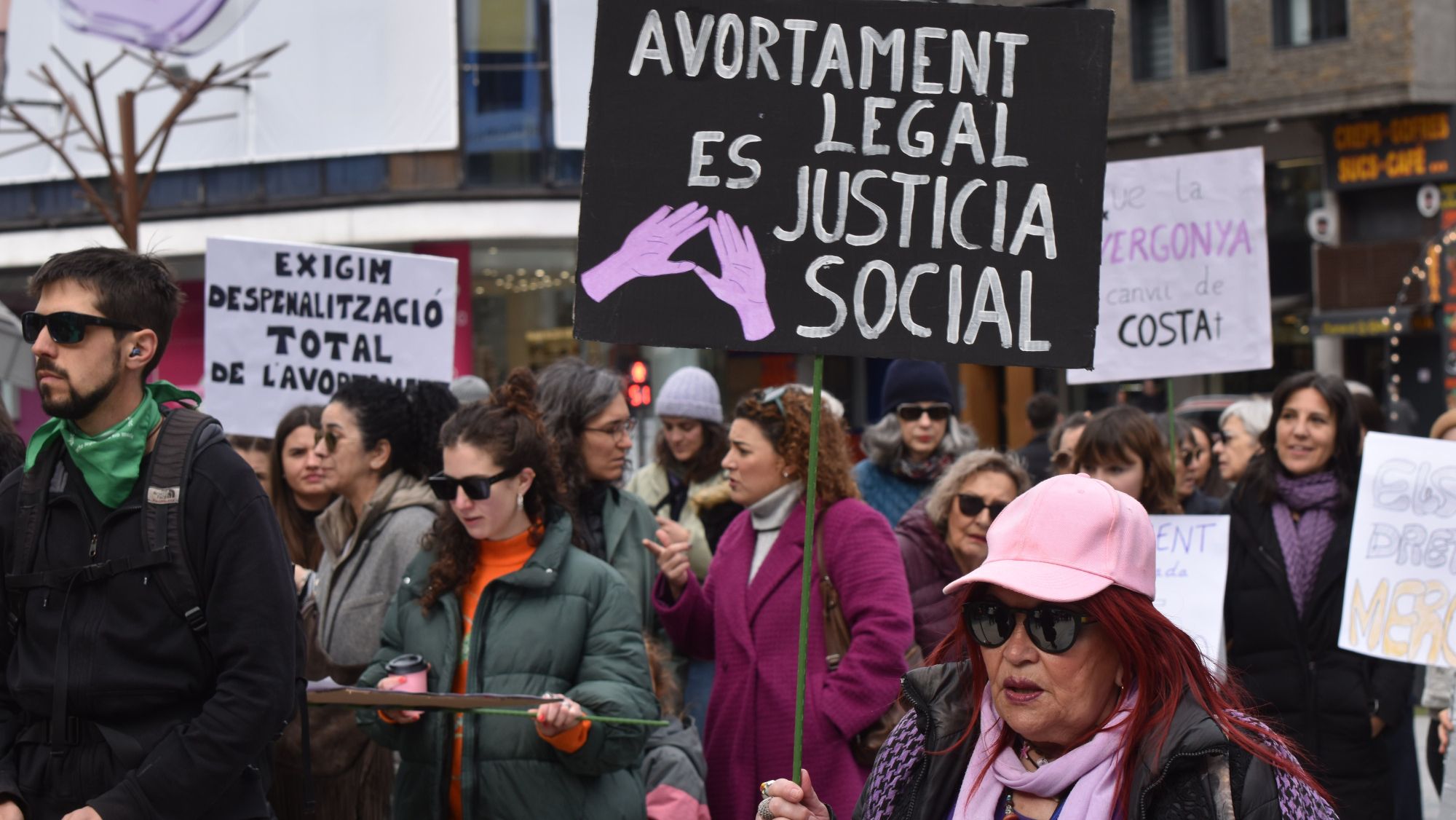 Prop de 200 persones reclamen el dret a l’avortament a Andorra pel 8 M 2
