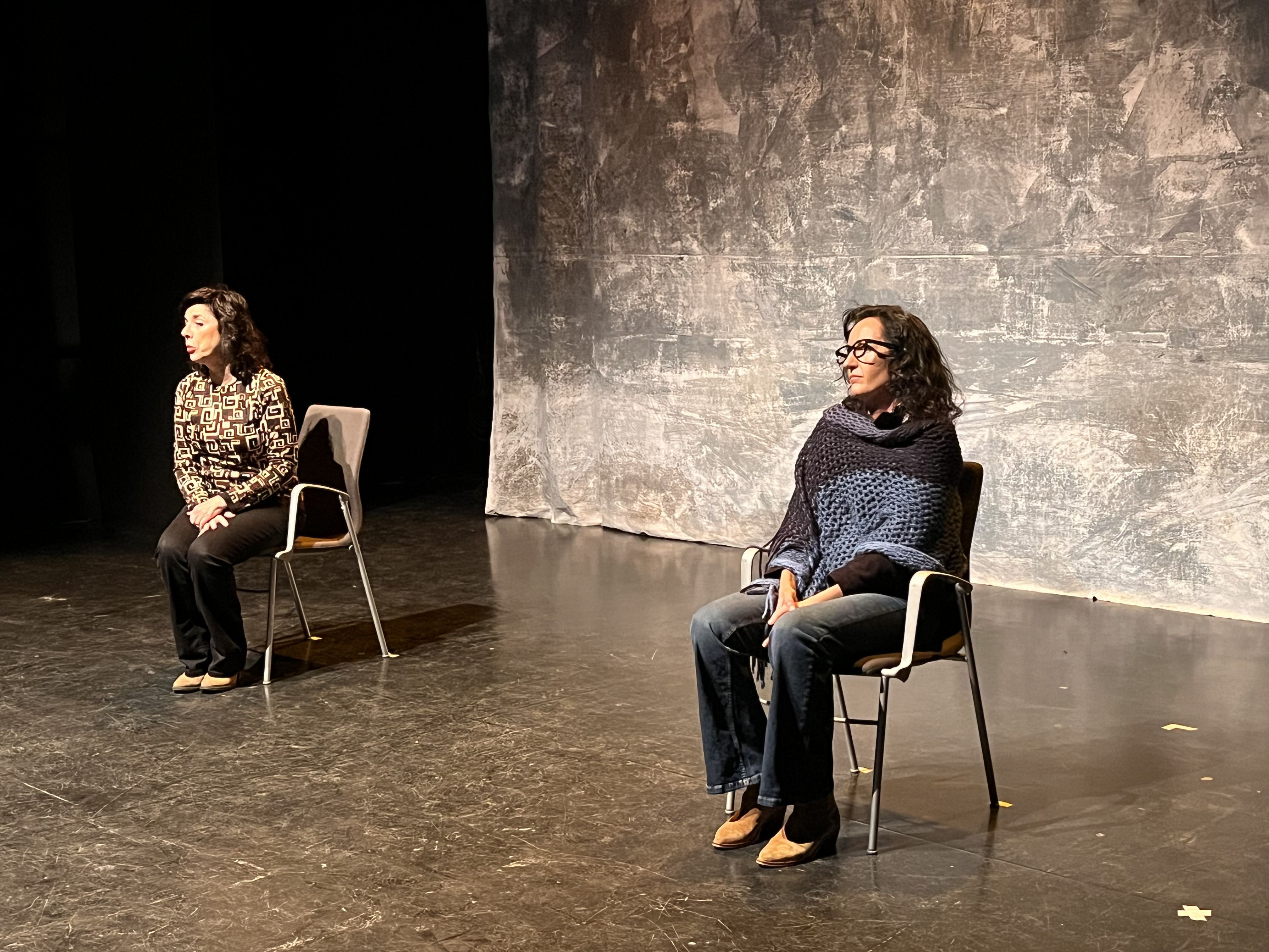 Un moment de l'obra de teatre "Dones Lliures", activitat programada per Memòria Democràtica de la Paeria.