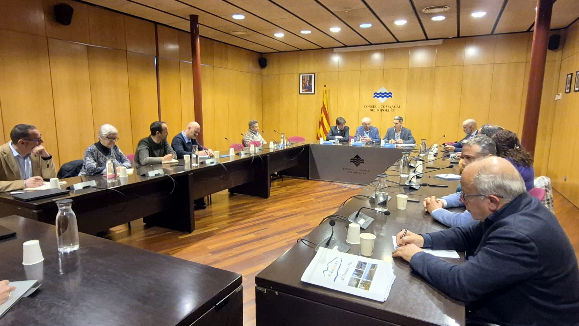 Reunió al Consell Comarcal del Ripollès entre el Departament de Salut i alcaldes de la comarca