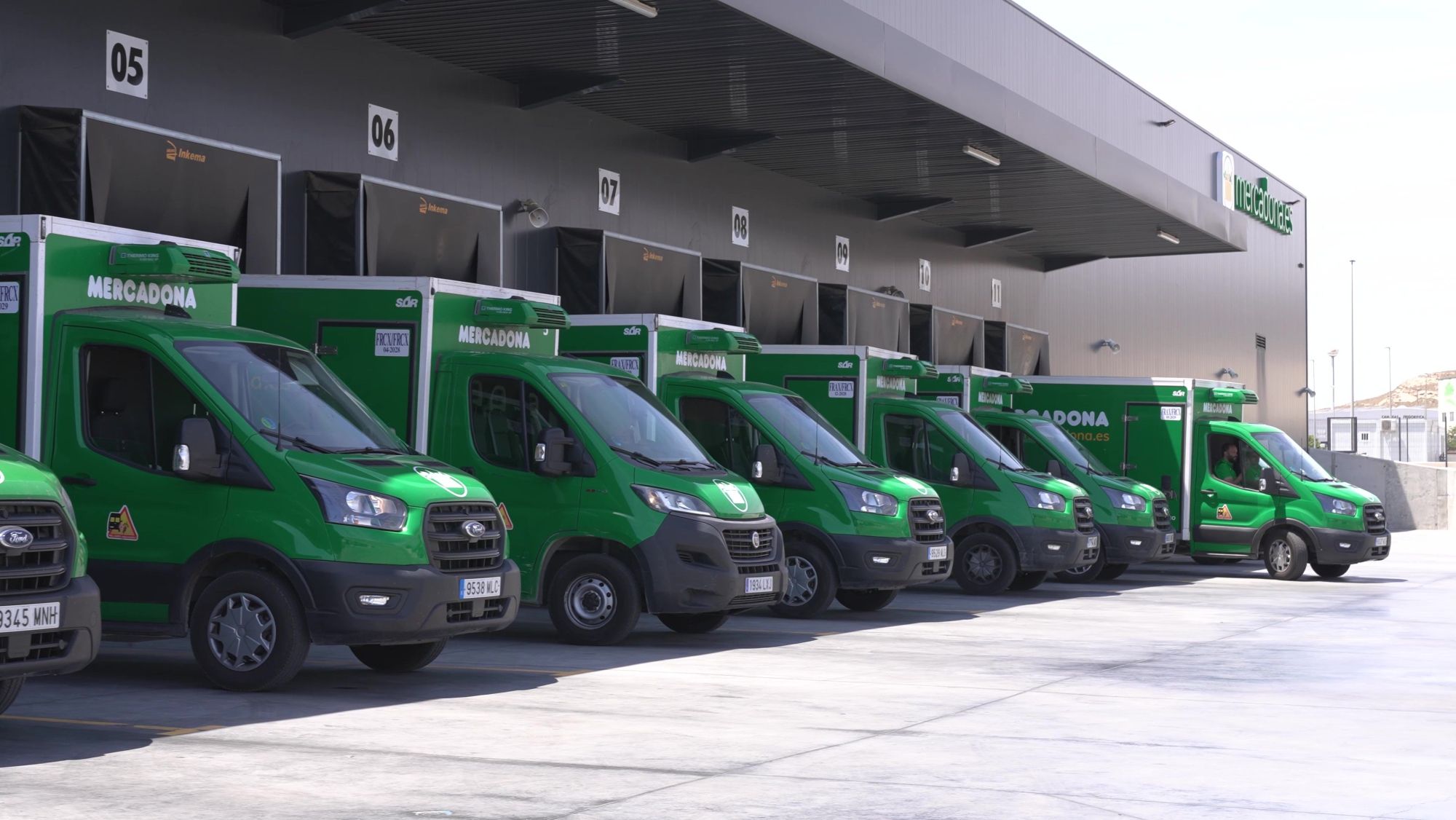 Diverses furgonetes de Mercadona