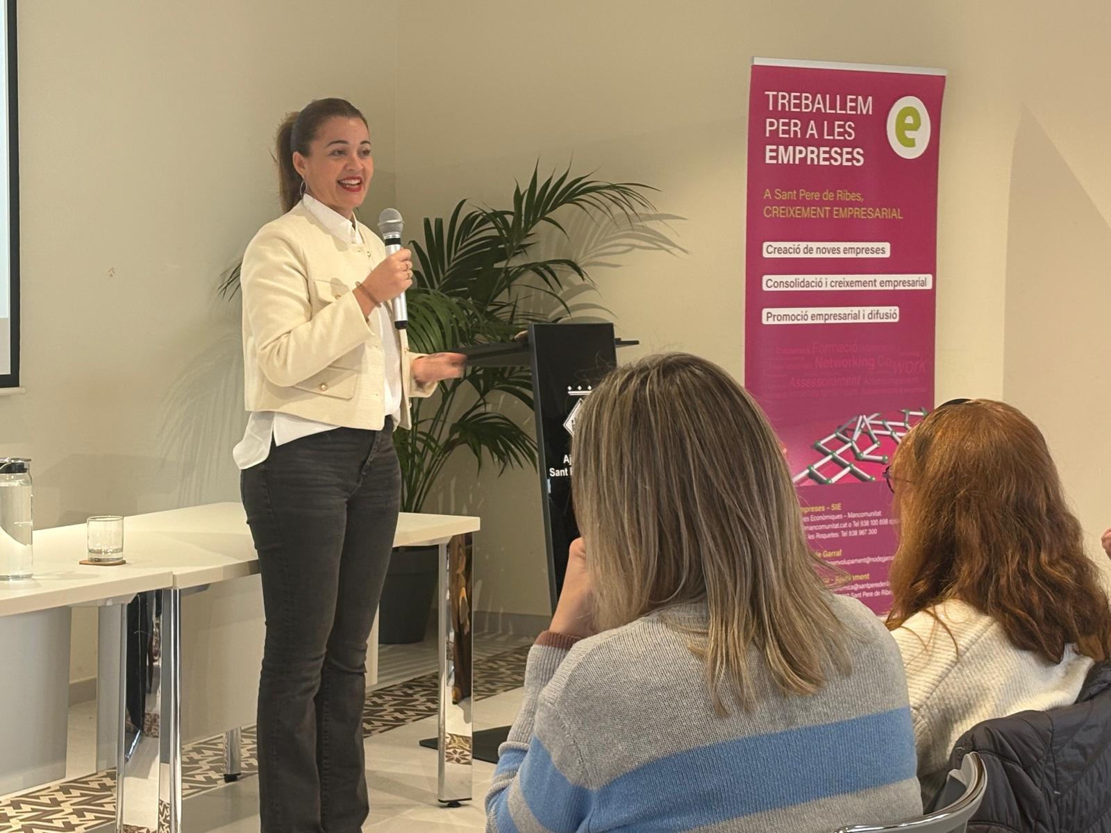 L'alcaldessa de Sant Pere de Ribes, Ana Herrera, dóna la benvinguda a 26 noves empreses en una jornada de networking 1