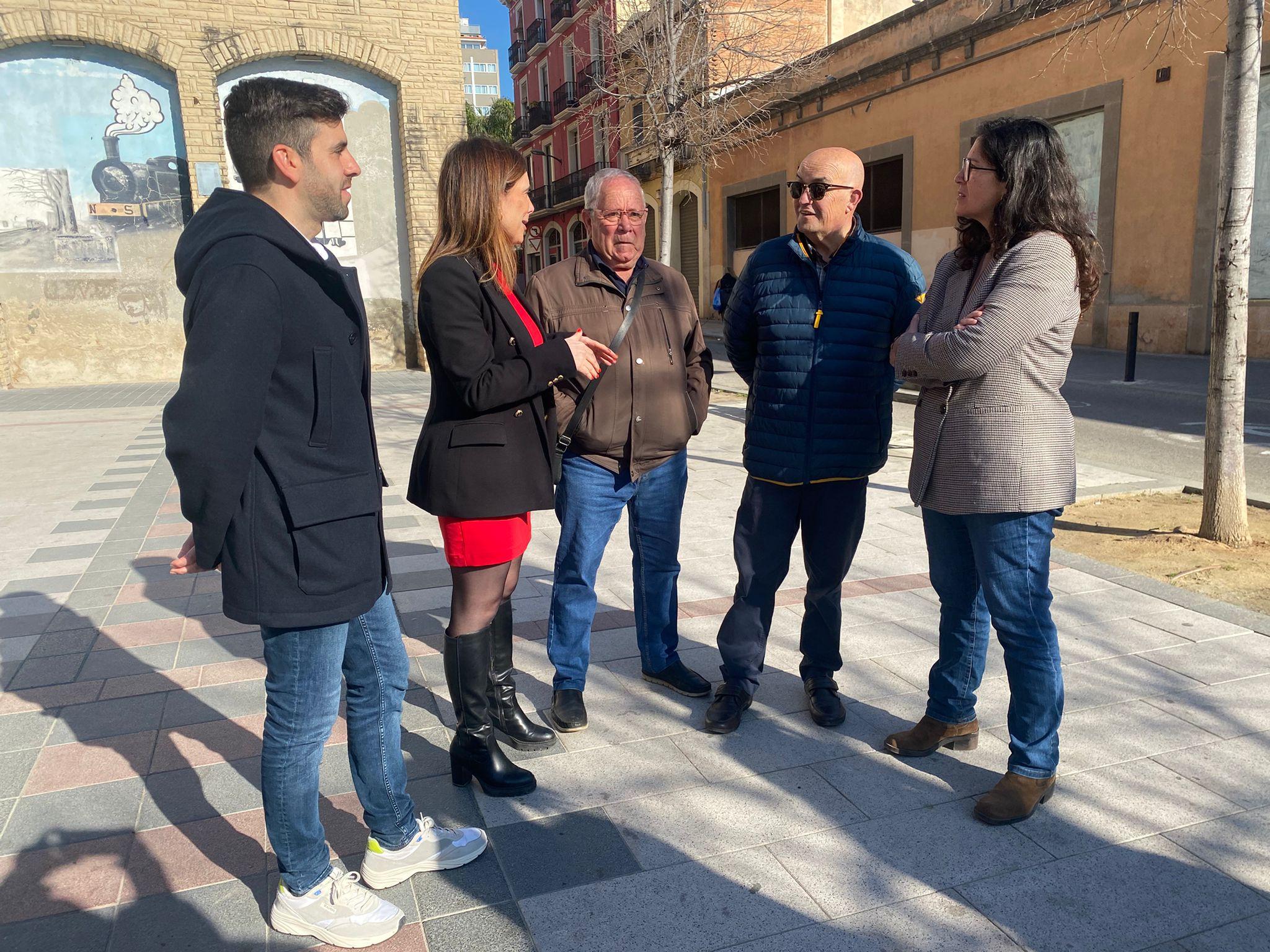 Sandra Guaita i Daniel Rubio en la roda de premsa sobre l'adquisició de 2 edificis del carrer Balmes
