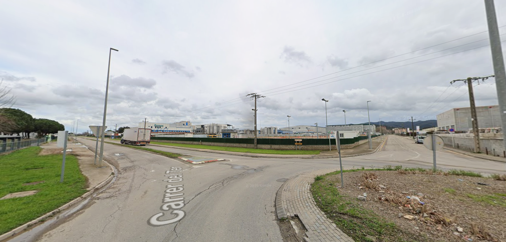 Exterior de la nave de Celrà donde unos encapuchados han apaleado al vigilante de seguridad | FOTO: ACN