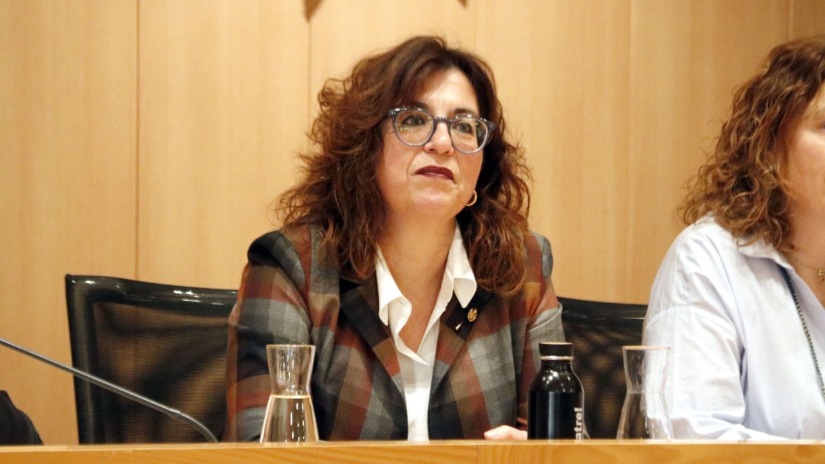 Alba Pijuan durant el ple de moció de censura contra ella com a alcaldessa de Tàrrega