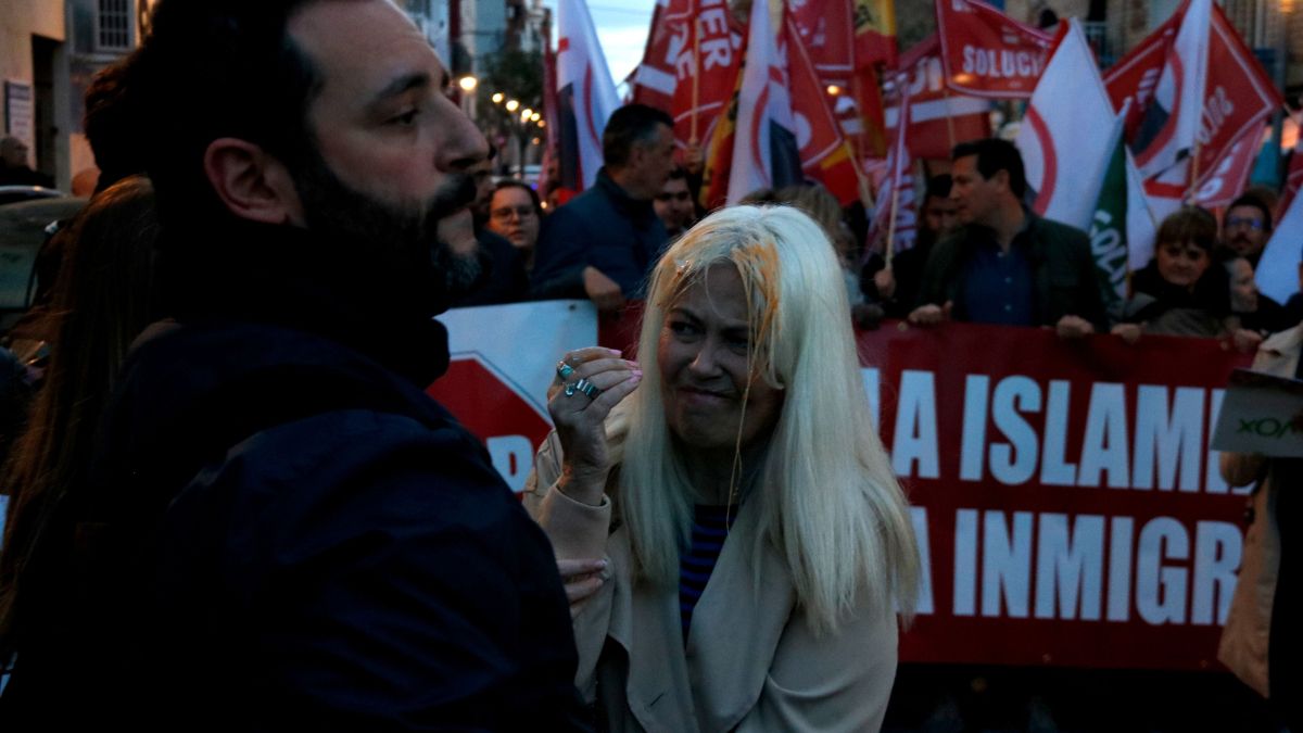 Una dona ha rebut l'impacte d'un ou durant una manifestació de Vox a Bonavista