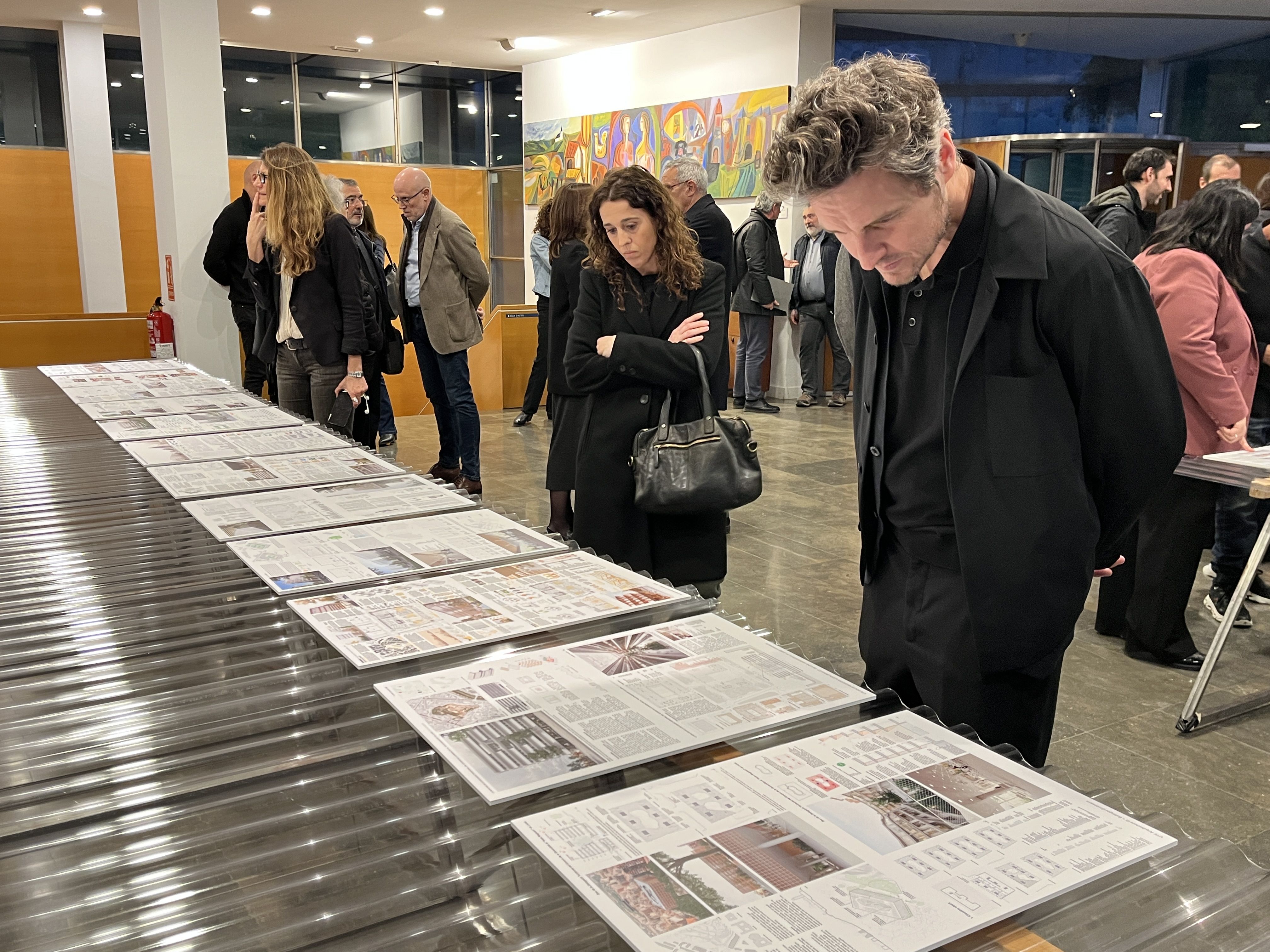 La muestra con las 29 propuestas presentadas se puede visitar en el vestíbulo del edificio del COAC en Lleida.