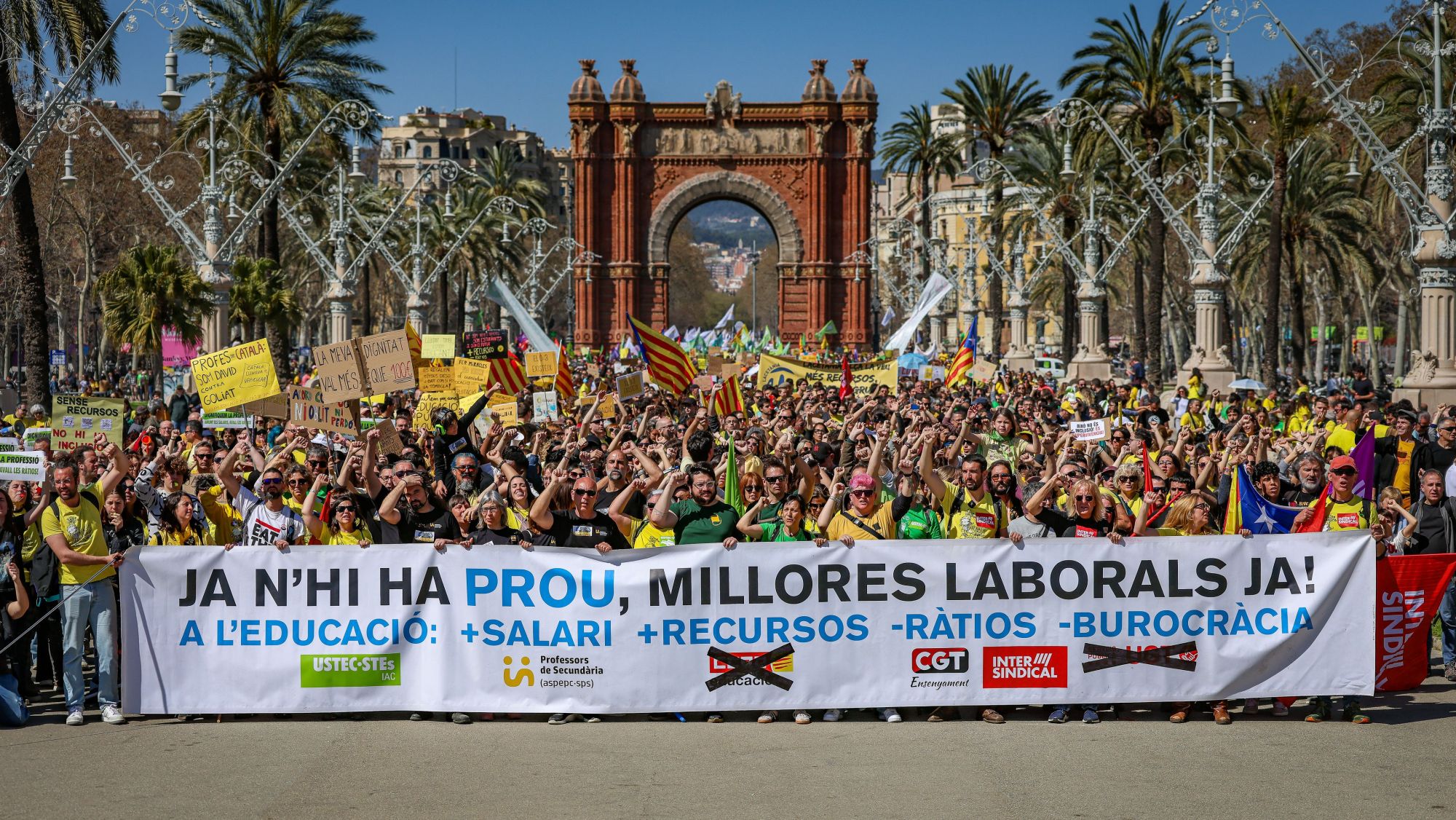 Capçalera de la manifestació de docents