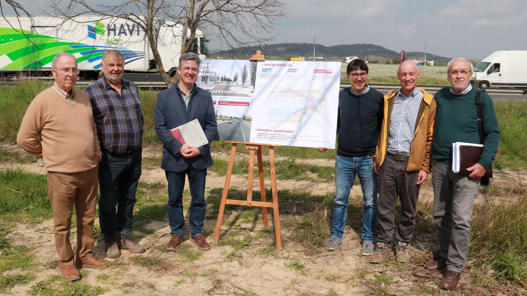 El govern de Vilafranca, la junta de propietaris i el constructor presenten l'inici d'obres del nou polígon Domenys III