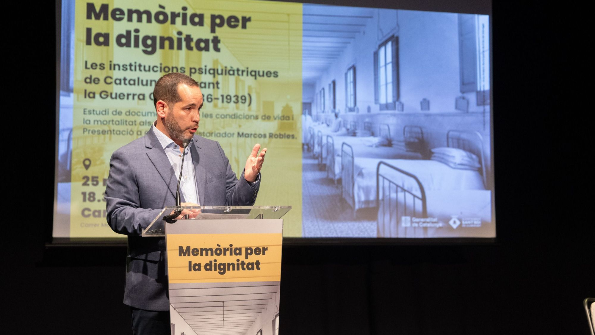 El regidor de Memòria Històrica de Sant Boi, Alejandro Pérez Matías, en l'acte de Memoria per la Dignitat