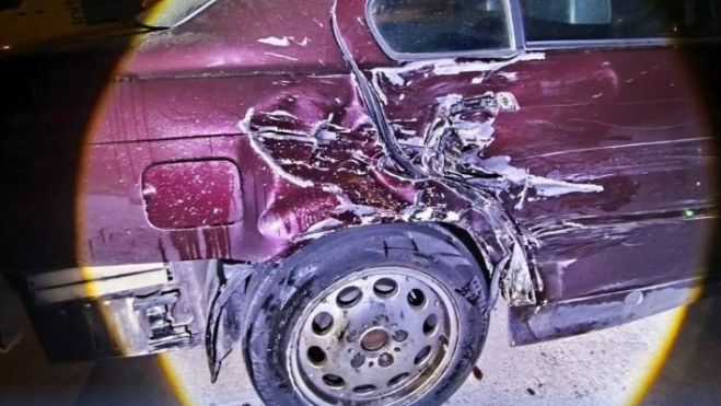 Així va acabar el vehicle que feia derrapades i va impactar contra la motocicleta