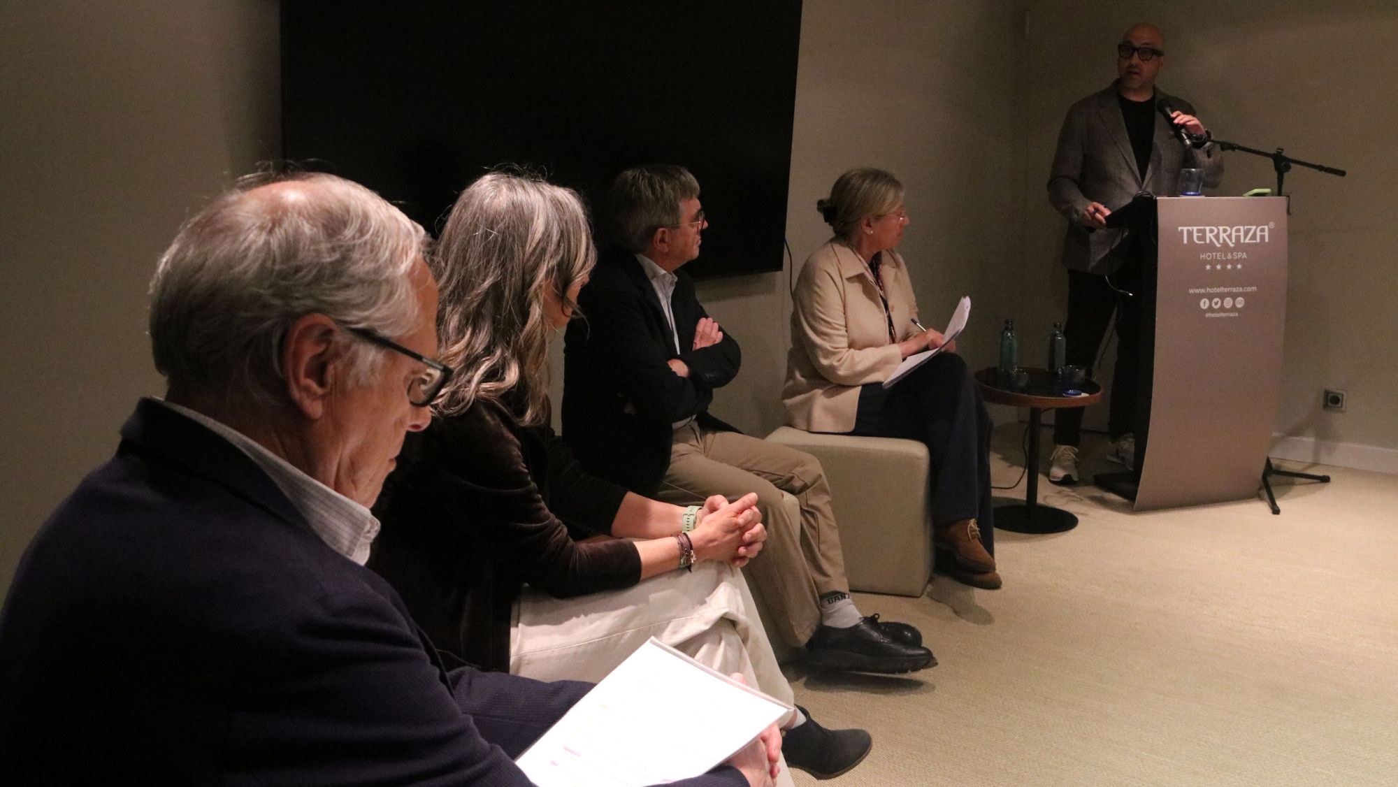 Pla general de la jornada de la Taula Gironina de Turisme reunida a Roses