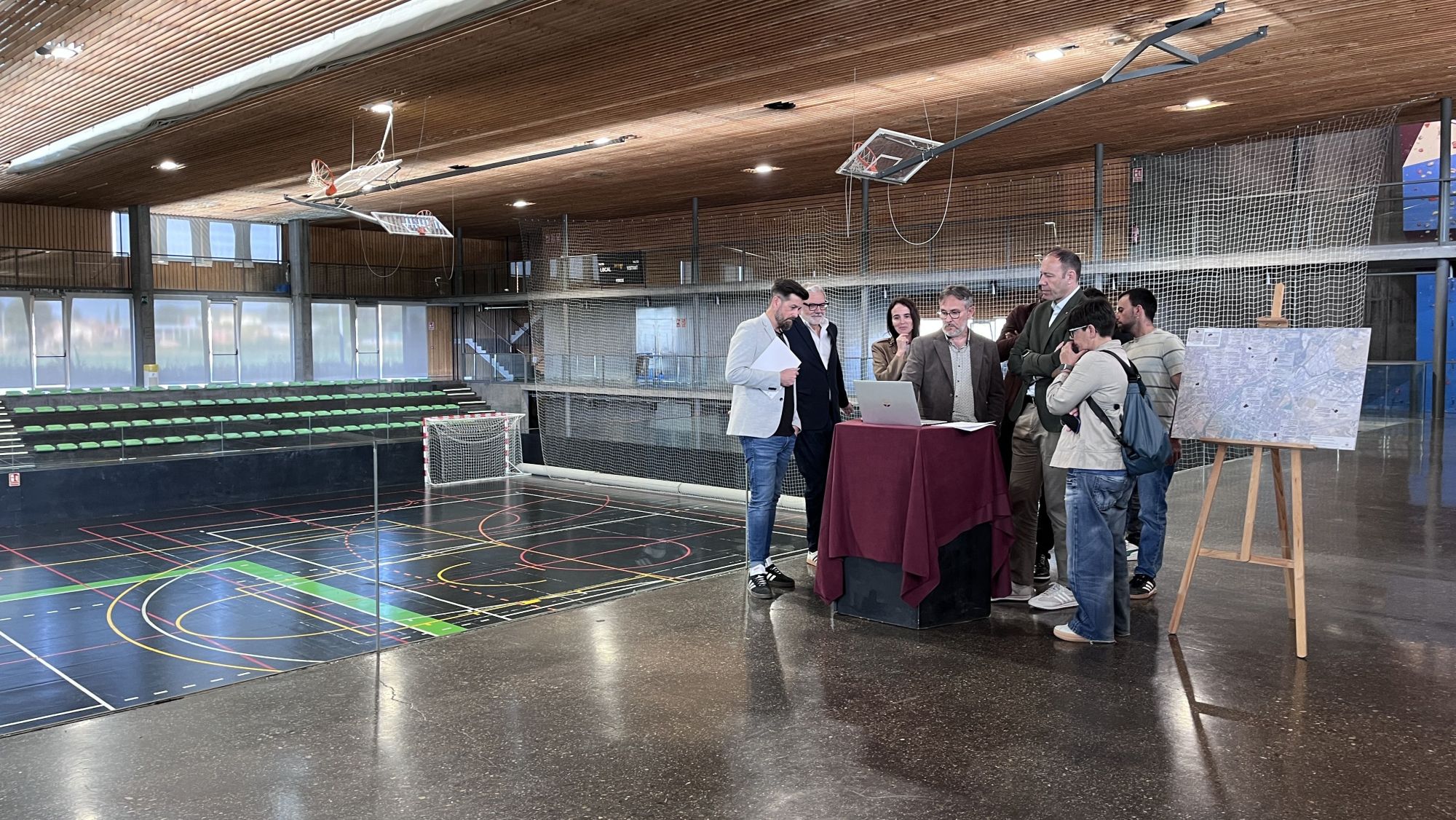 Visita al pavelló municipal Juanjo Garra