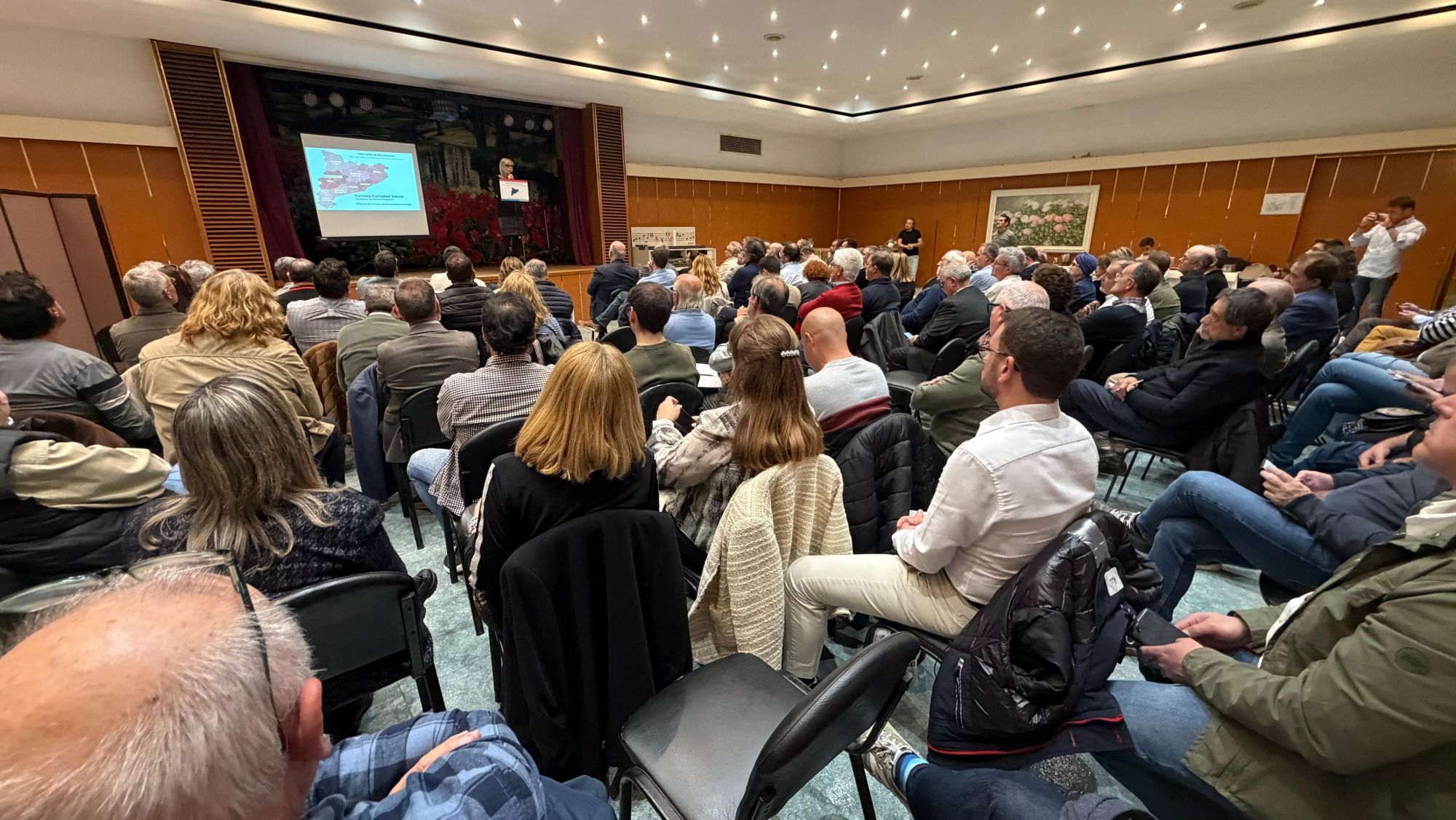 Un centenar d’alcaldes reclamen un finançament més just per als municipis fora de l’AMB 1