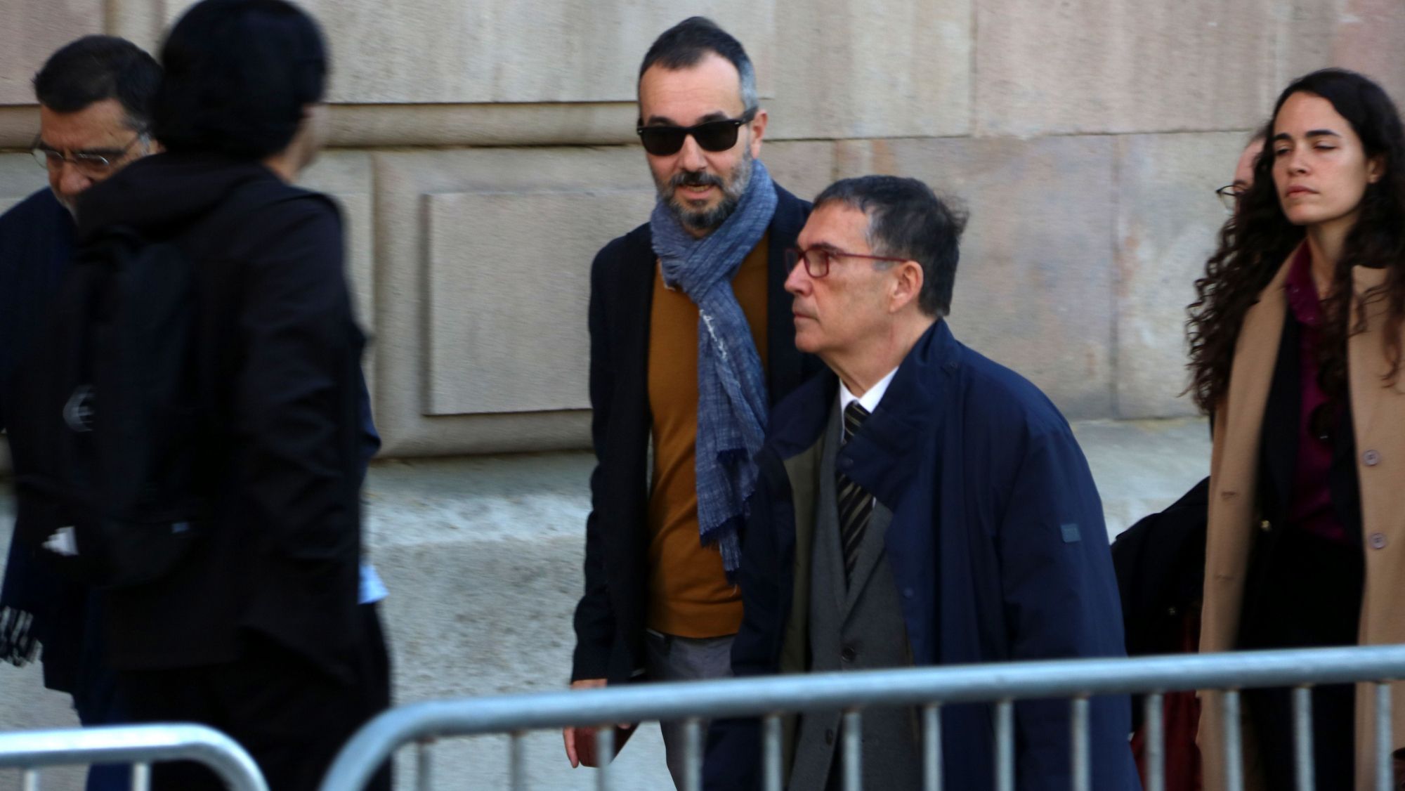 El comunicador Jair Domínguez i l'advocat Jaume Alonso Cuevillas, abans de declarar a l'Audiència Provincial de Barcelona