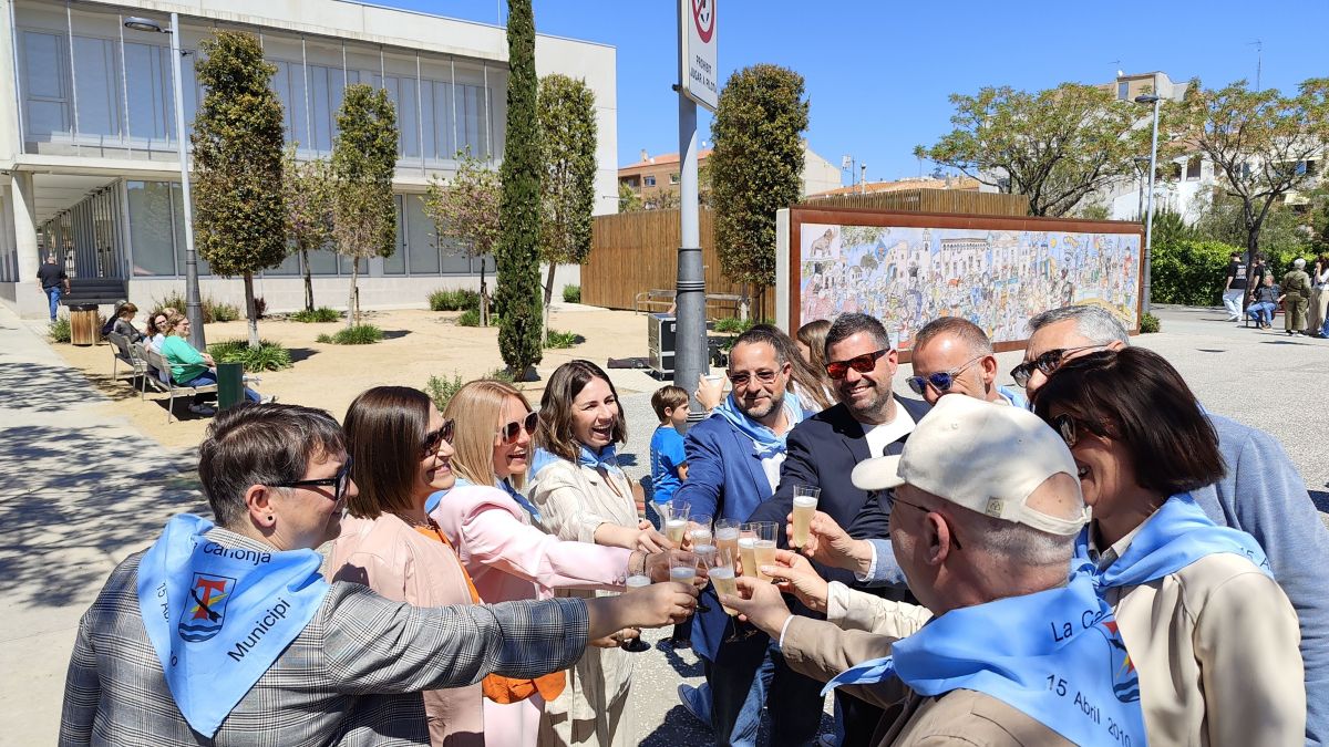 Els representants de l'Ajuntament de la Canonja celebrant la municipalitat