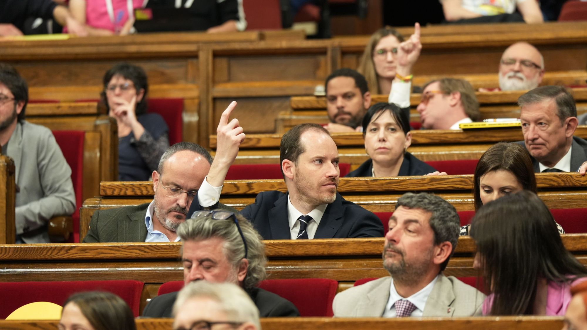 El portaveu parlamentari del PPC, Juan Fernández, durant les votacions de mocions al Ple del Parlament