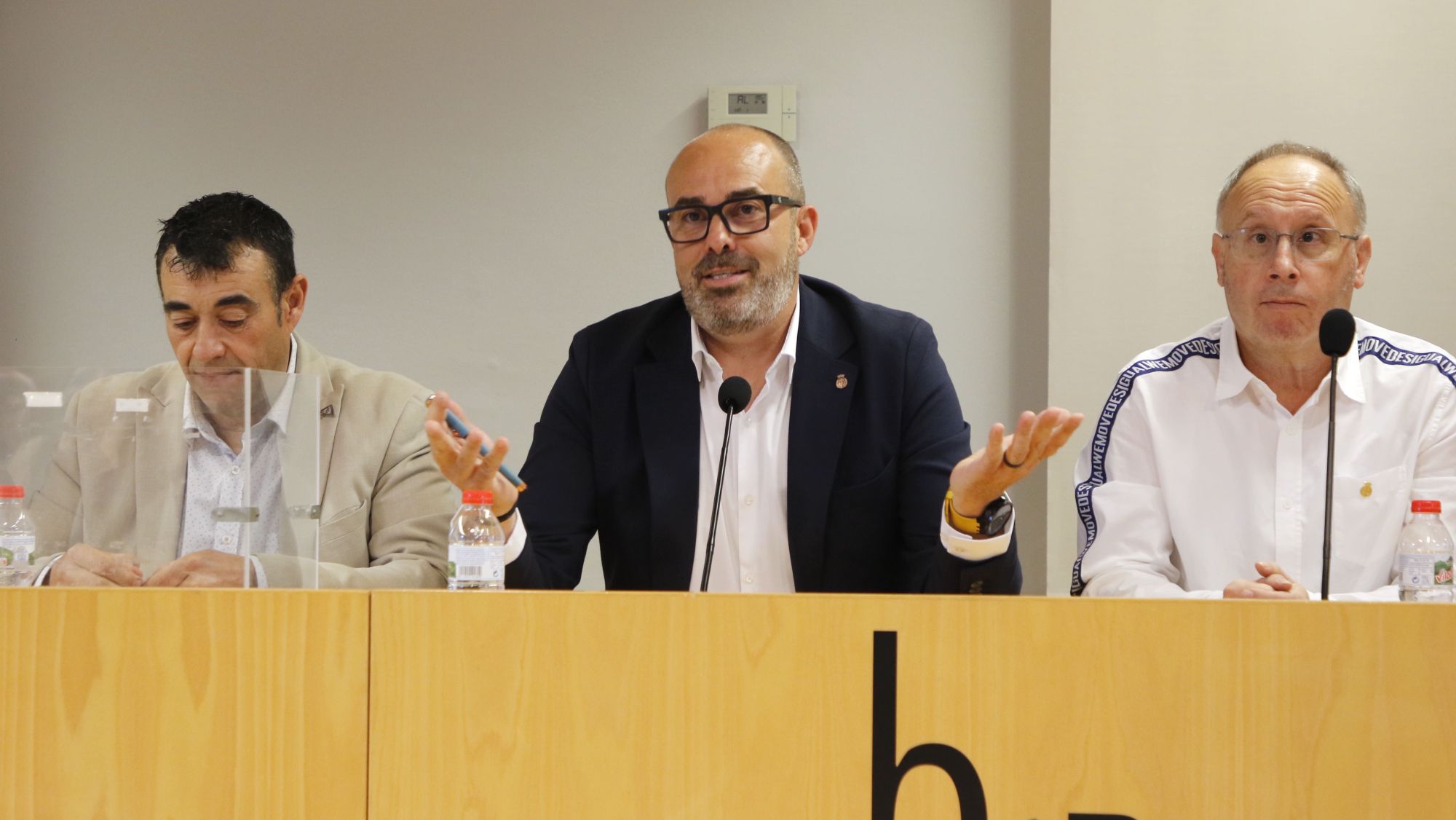 L’alcalde de Roquetes, Ivan Garcia, el regidor responsable de Festes, Sisco Ollé, i el president del Patronat de Festes, Juan Carlos Sangres