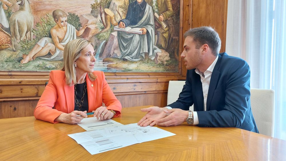 L'alcaldessa de Valls i el representant de Raft Embalagens