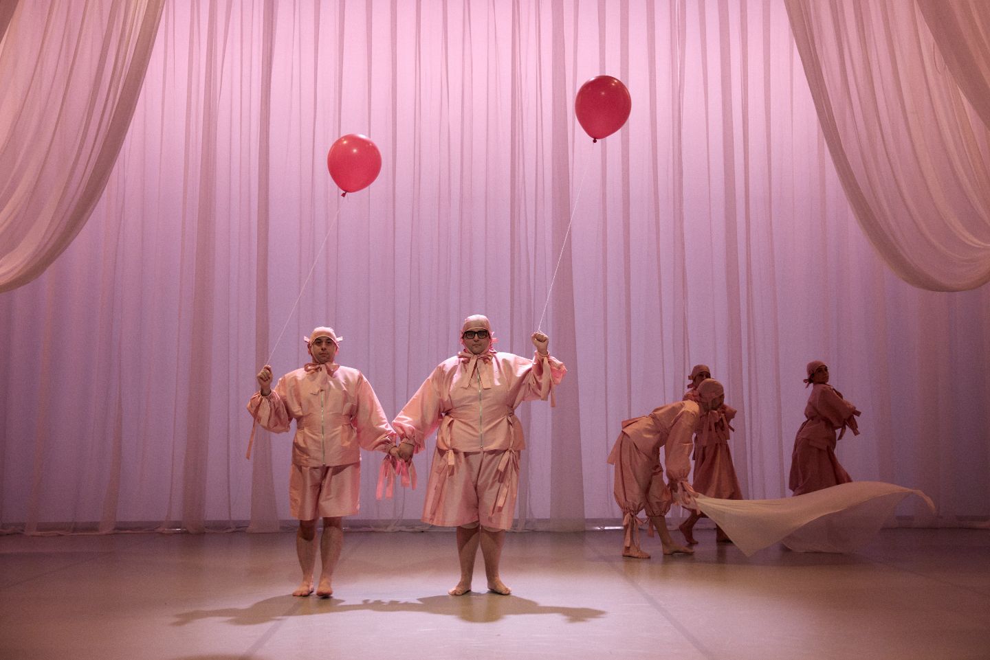 "Una brillant imperfecció (o mort d’un pianista)” proposa un espectacle de dansa-teatre intens i poètic que tanca el cap de setmana cultural a Lleida.