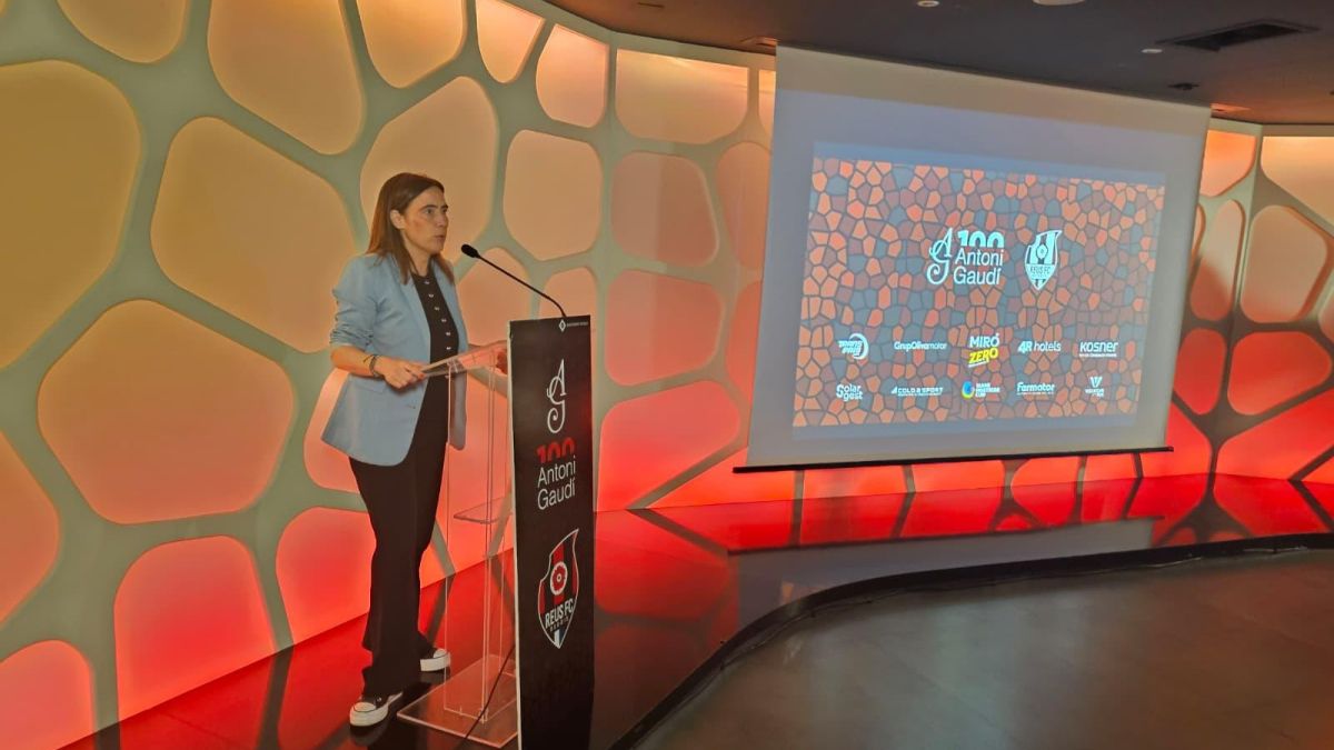 Sandra Guaita en la presentació de la nova samarreta Trencadís Reus Reddis