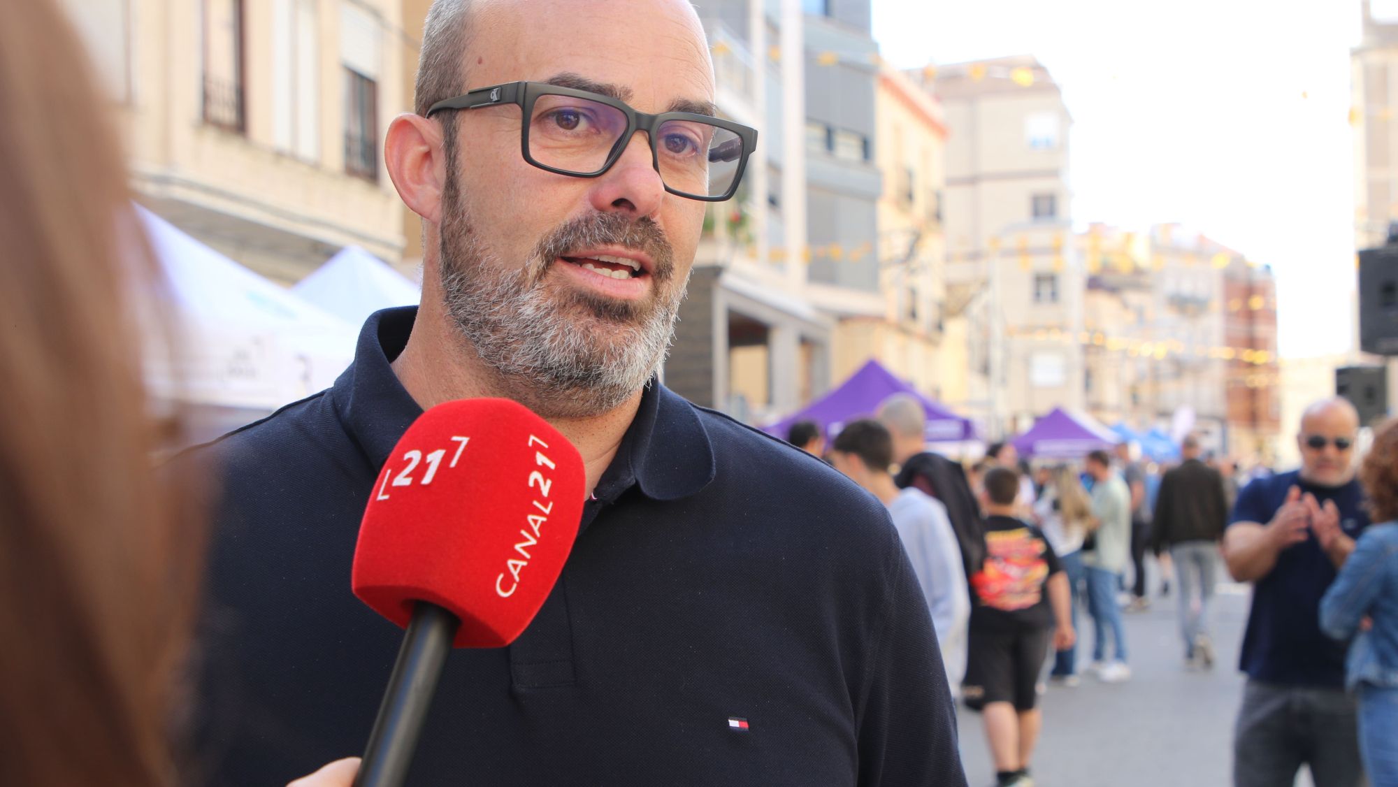 L'alcalde de Roquetes, Ivan Garcia, durant la diada de Sant Jordi 2026