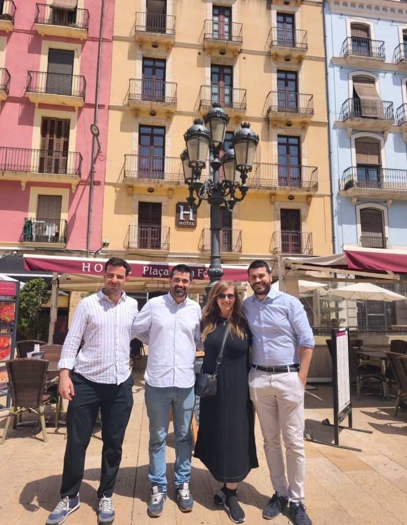 Nous propietaris de l'hotel Plaça de la Font i de l'hostal Noria