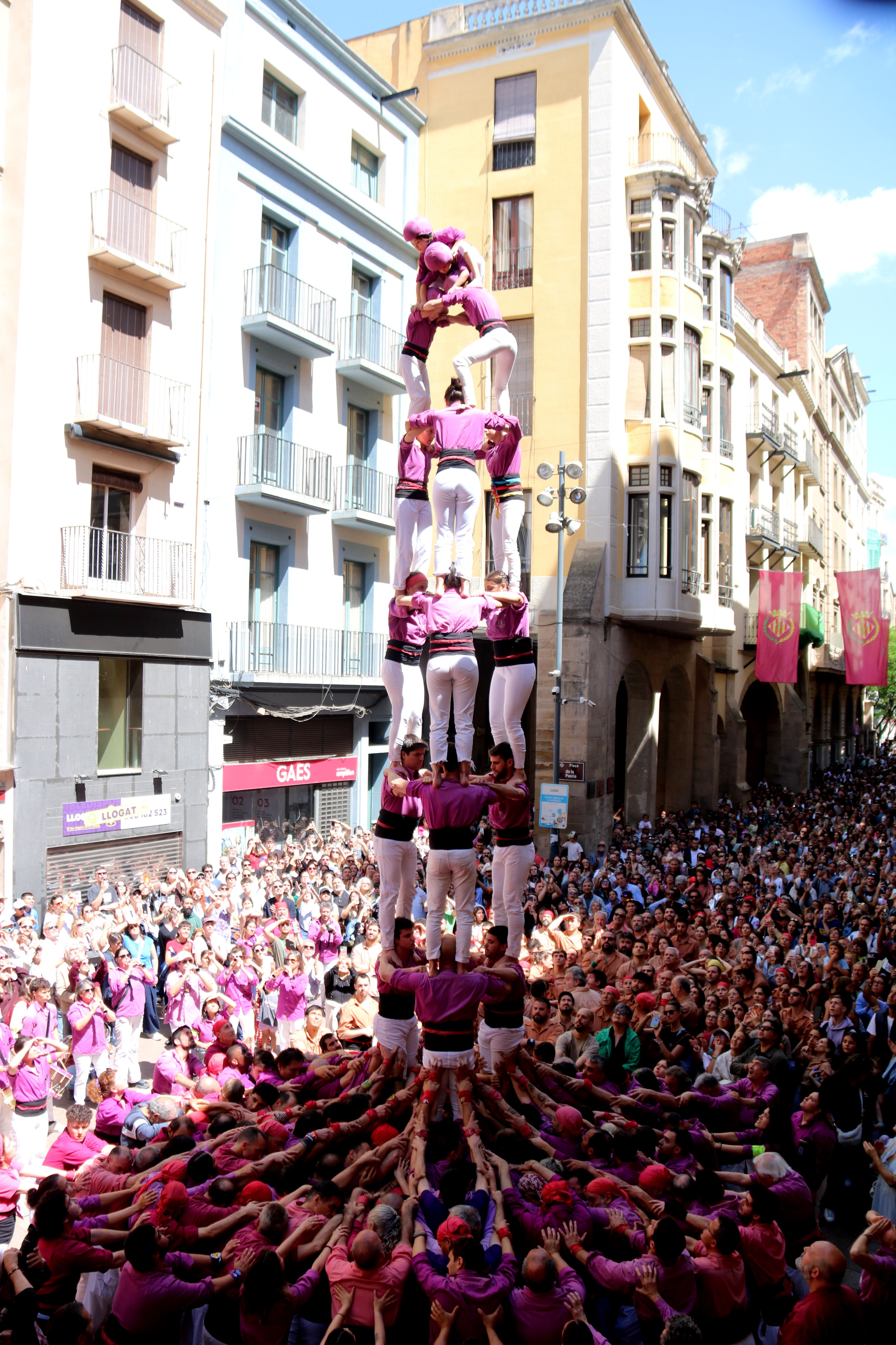 Castell dels Moixiganguers d'Igualada en el marc de la diada castellera de la Festa Major de Lleida 2026
