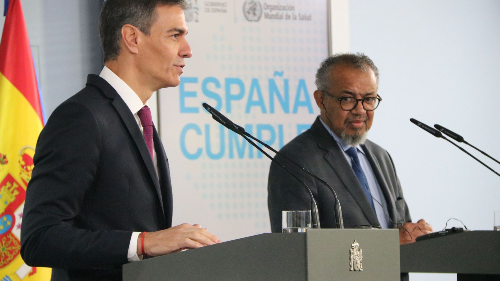 El director general de l'OMS, Tedros Adhanom, i el president Pedro Sánchez, aquest dimarts a la Moncloa