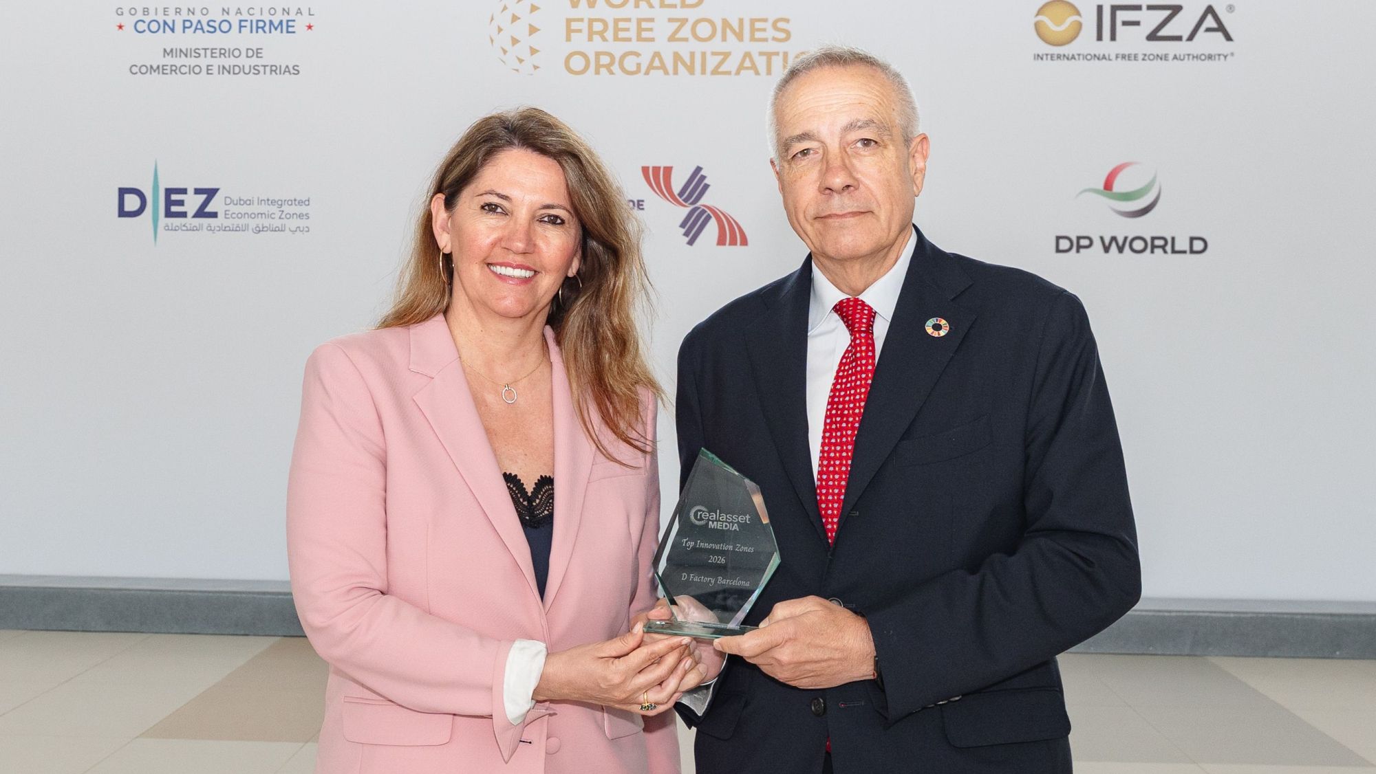 El president executiu del CZFB, Pere Navarro, i la directora general, Blanca Sorigué