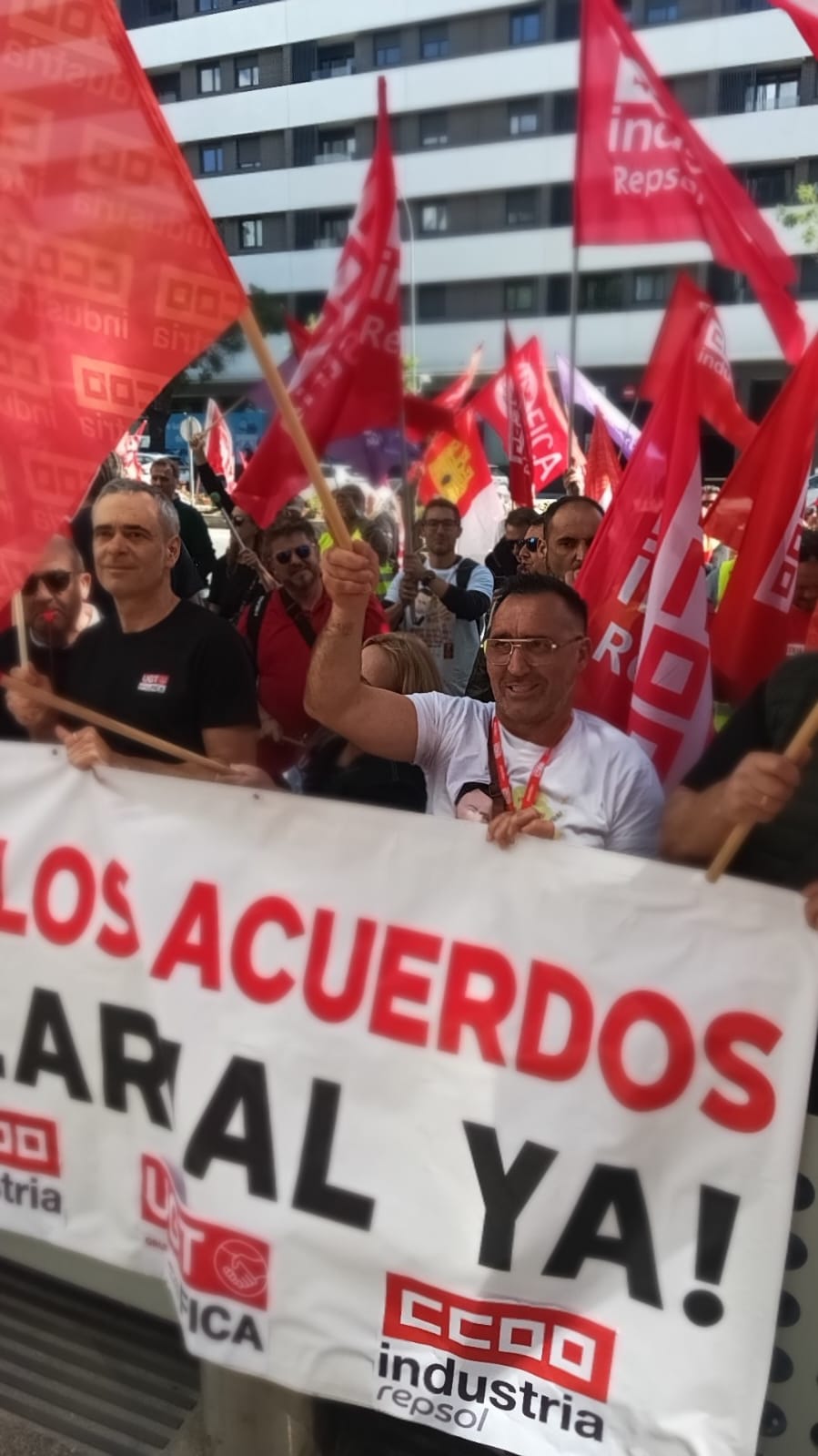 Els treballadors de Repsol planten cara pels salaris i la conciliació (3)